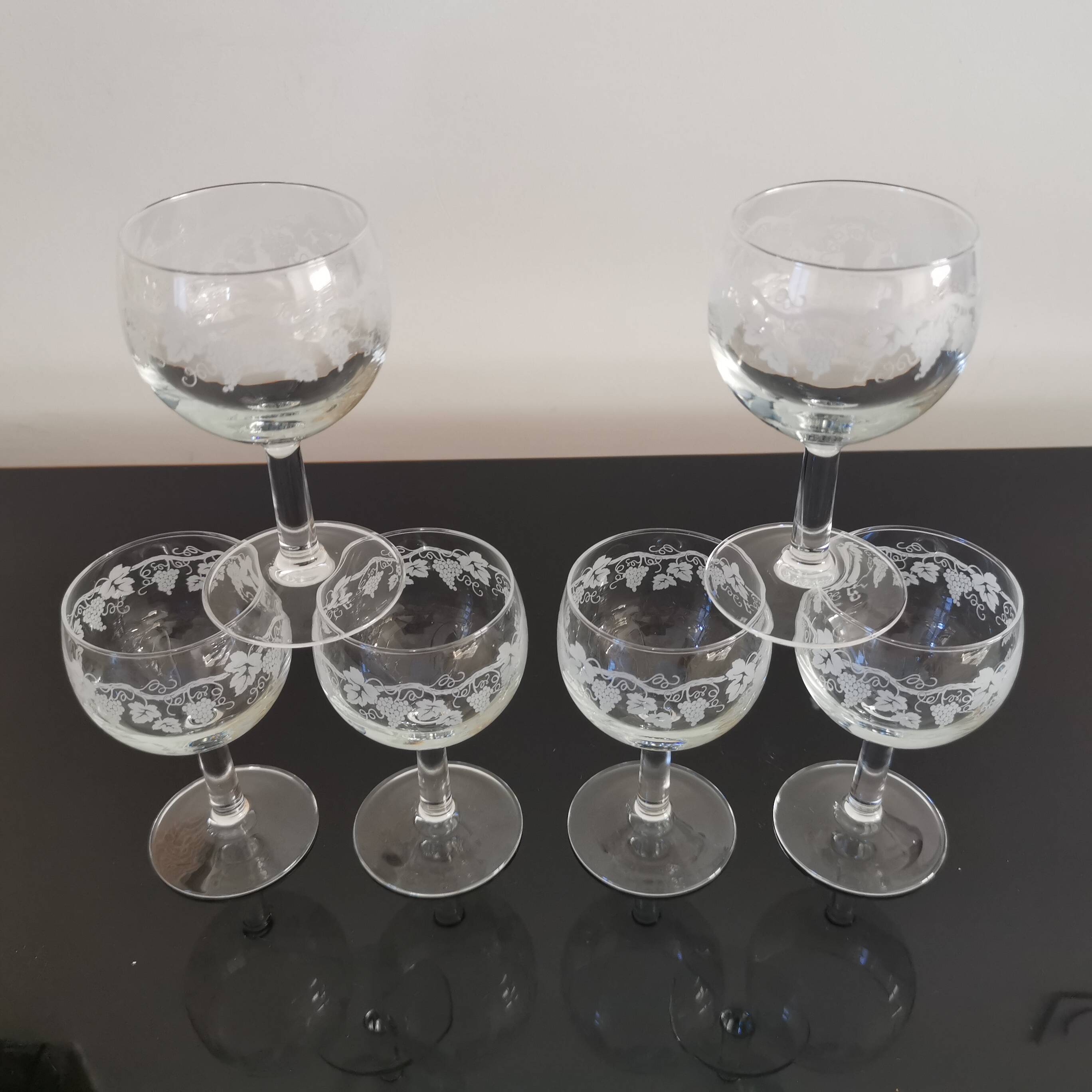 6 vintage “Henri Julien” white wine balloon glasses decorated with bunches of grapes LUMINARC