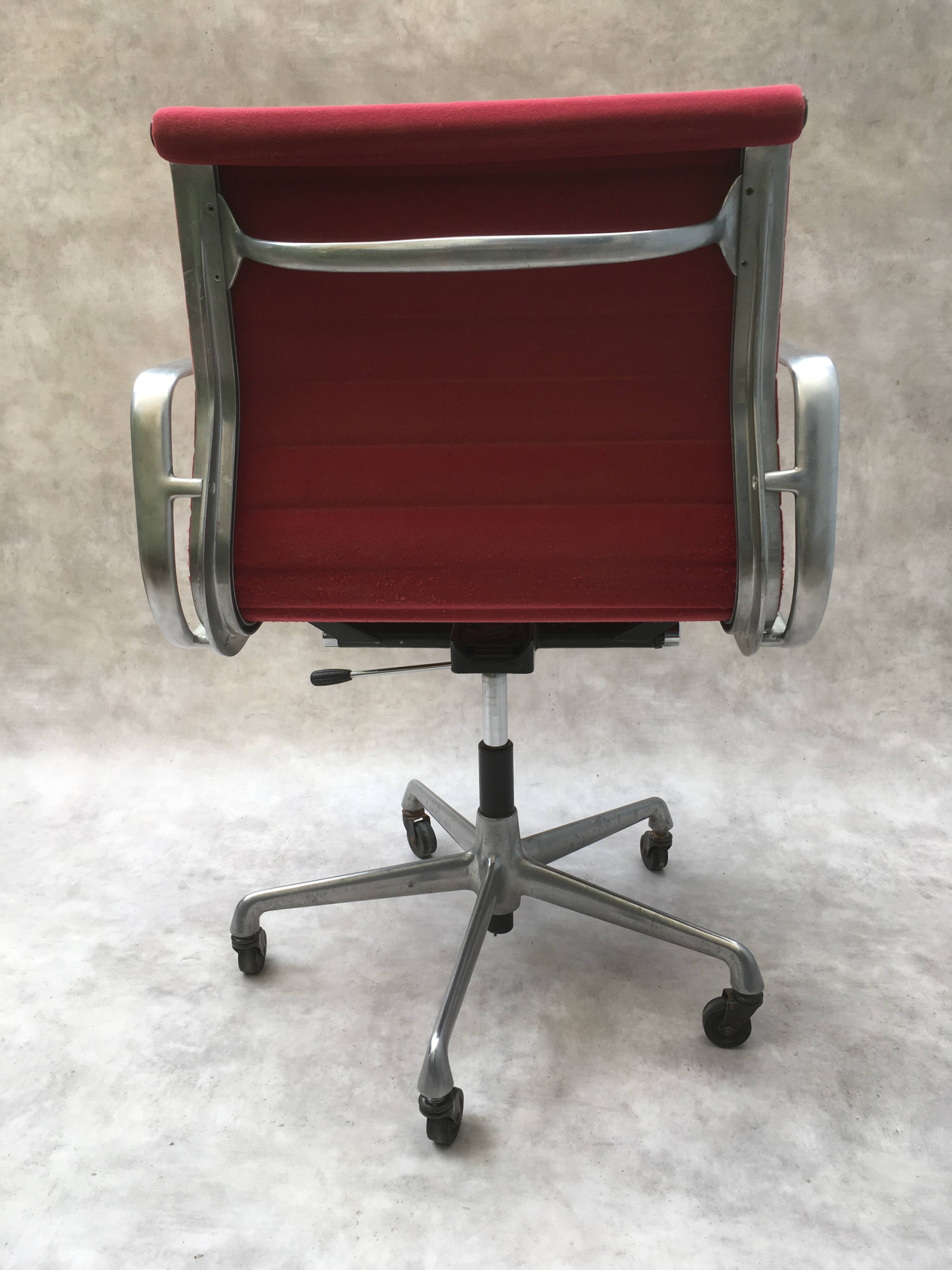 Eames EA 1117 office chair