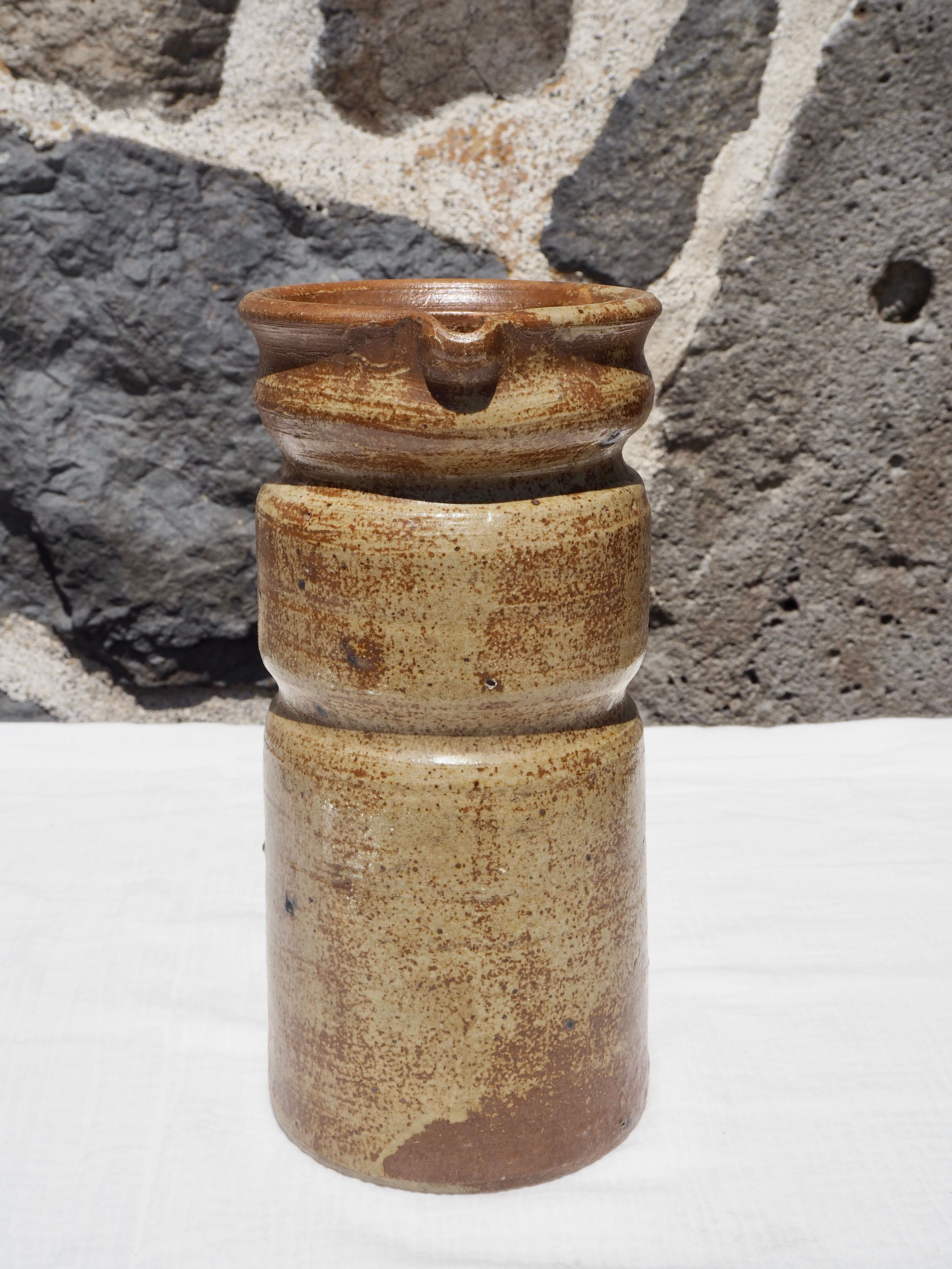 Raw sandstone pitcher XL