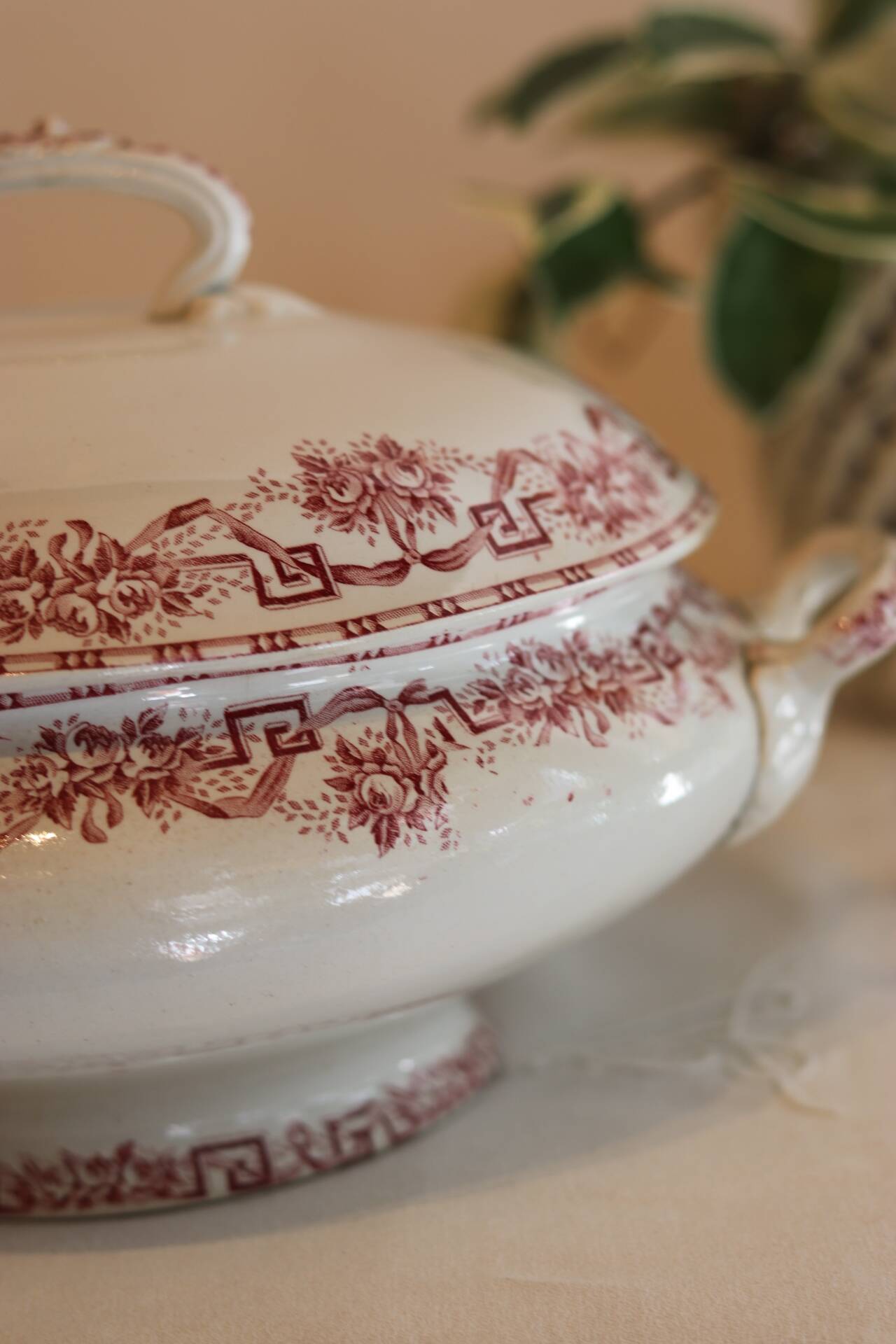 Iron clay soup tureen Moulin des loups, Athens model, red