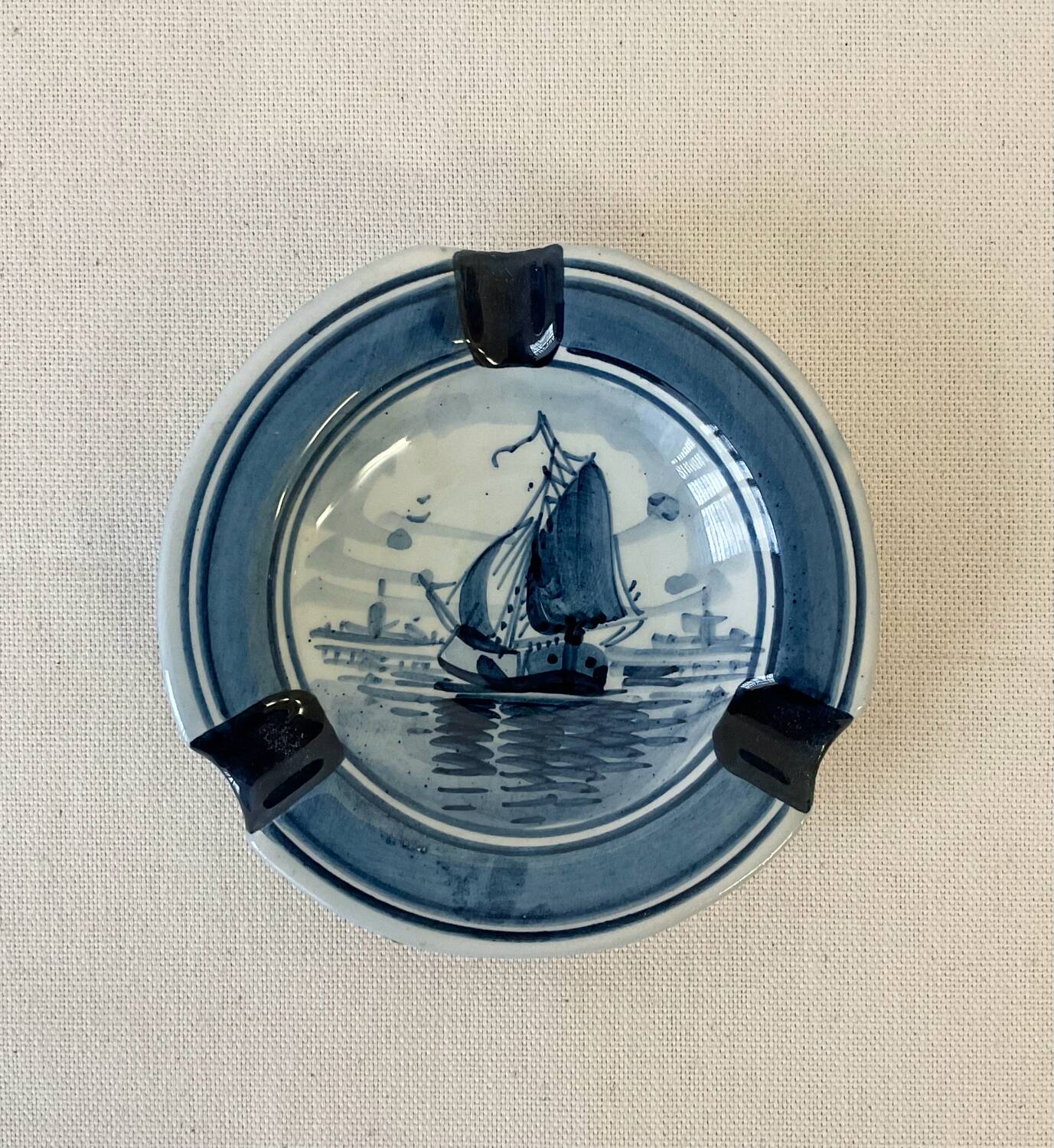 Vintage ashtray Delft Holland 417 Pyramid – blue earthenware with boat decoration
