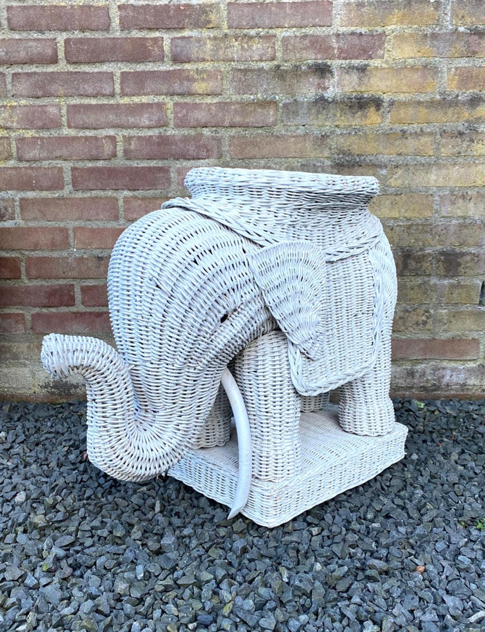 Table d'appoint en osier