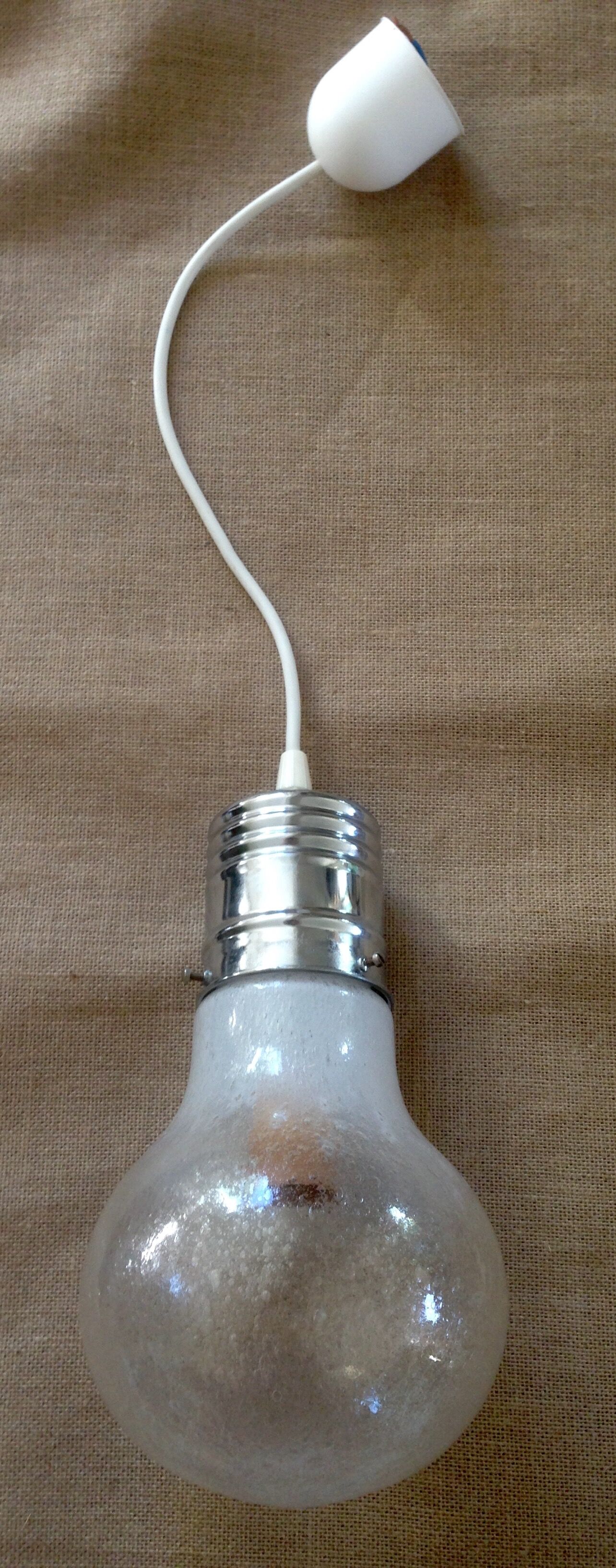 Suspension of the 1970s bubble glass ampoule