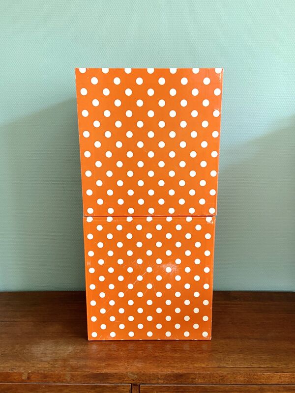 Cube rangement porte vinyles - orange à pois blanc