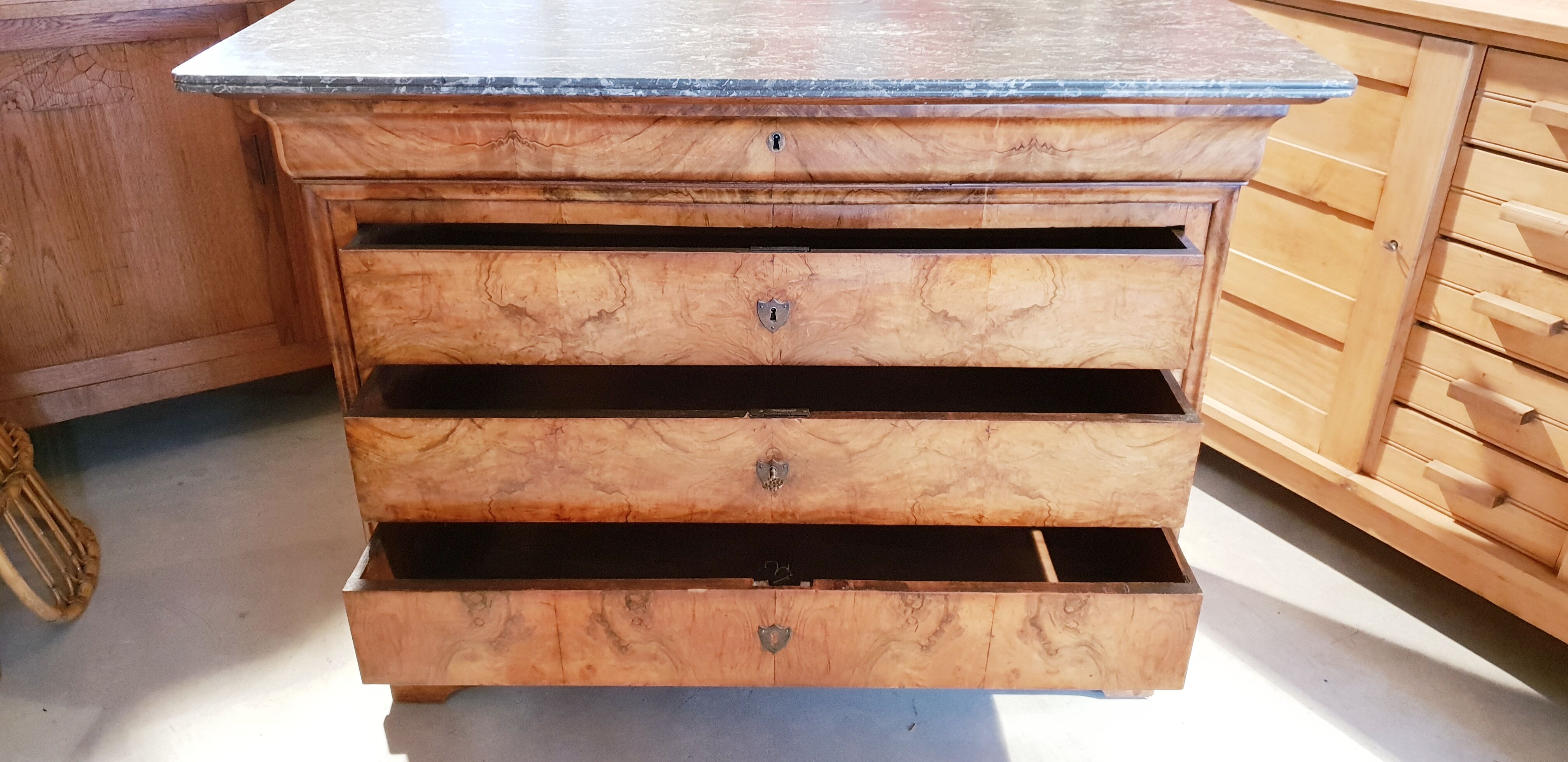 Louis Philippe dresser