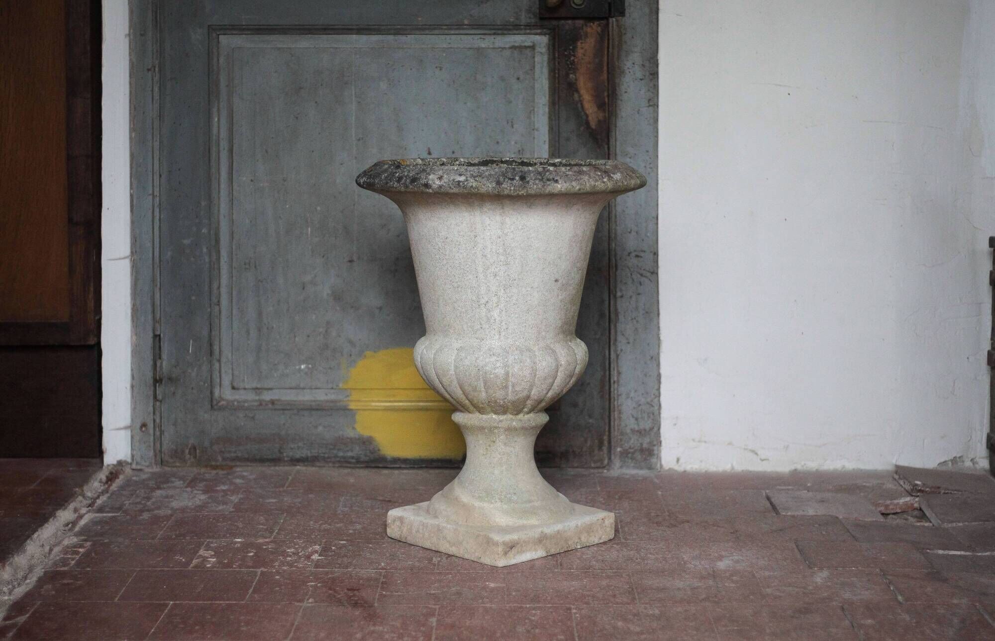 Medicis Grandon Fres planter, plant pot, outdoor pot, p pot
