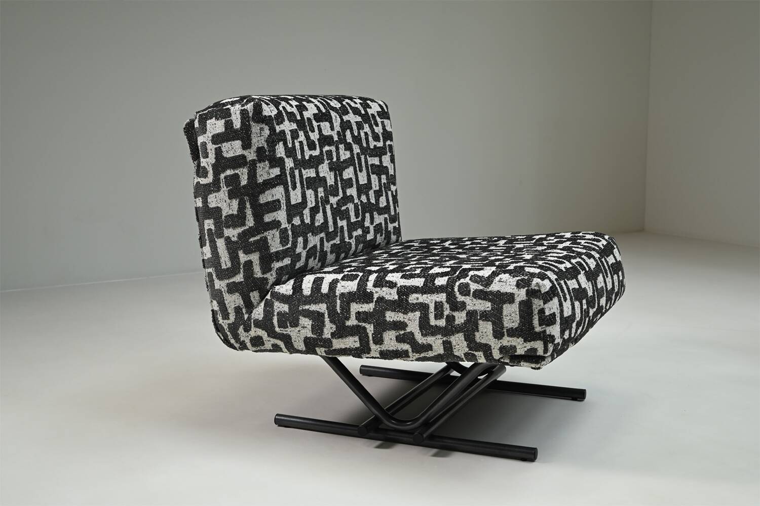 Set of 2 Jacquard postmodern lounge chairs, 1980s Italy.