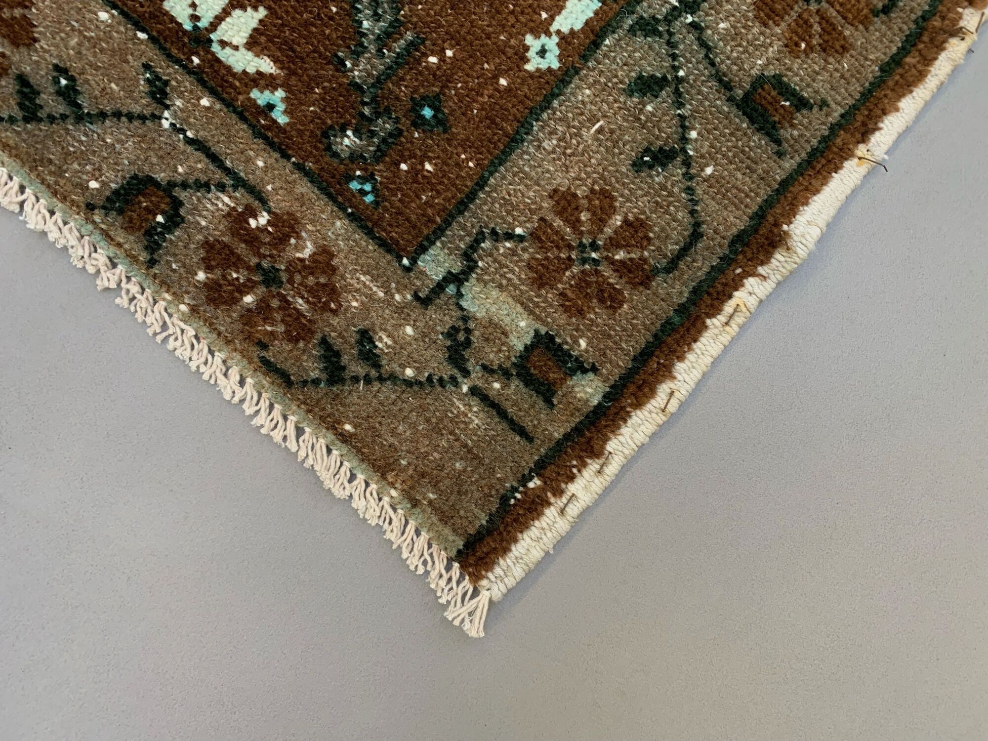 Vintage turkish rug 250x157 cm shabby distressed carpet large