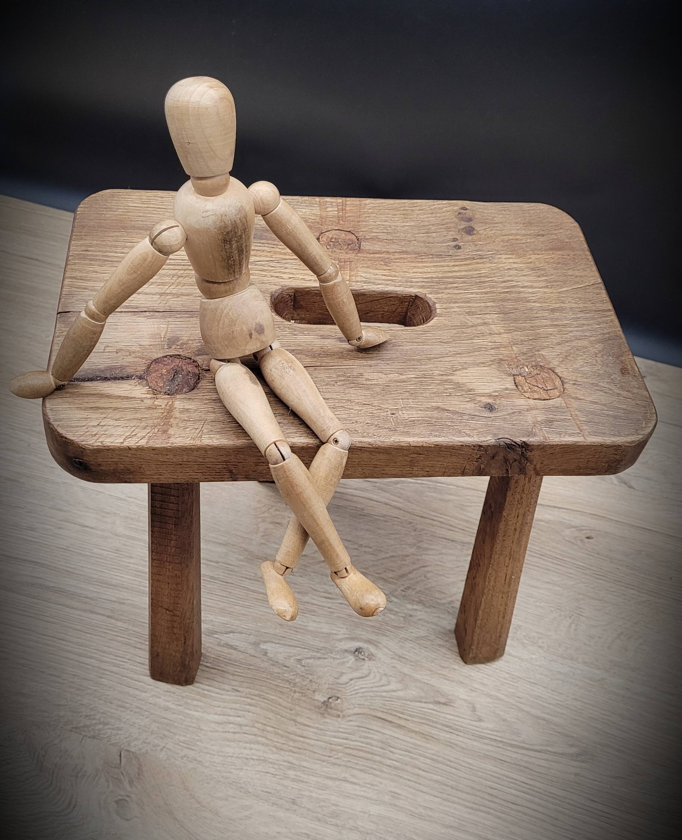 Threeod stool rectangle handle