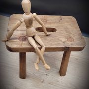 Tabouret tripode rectangle poignée