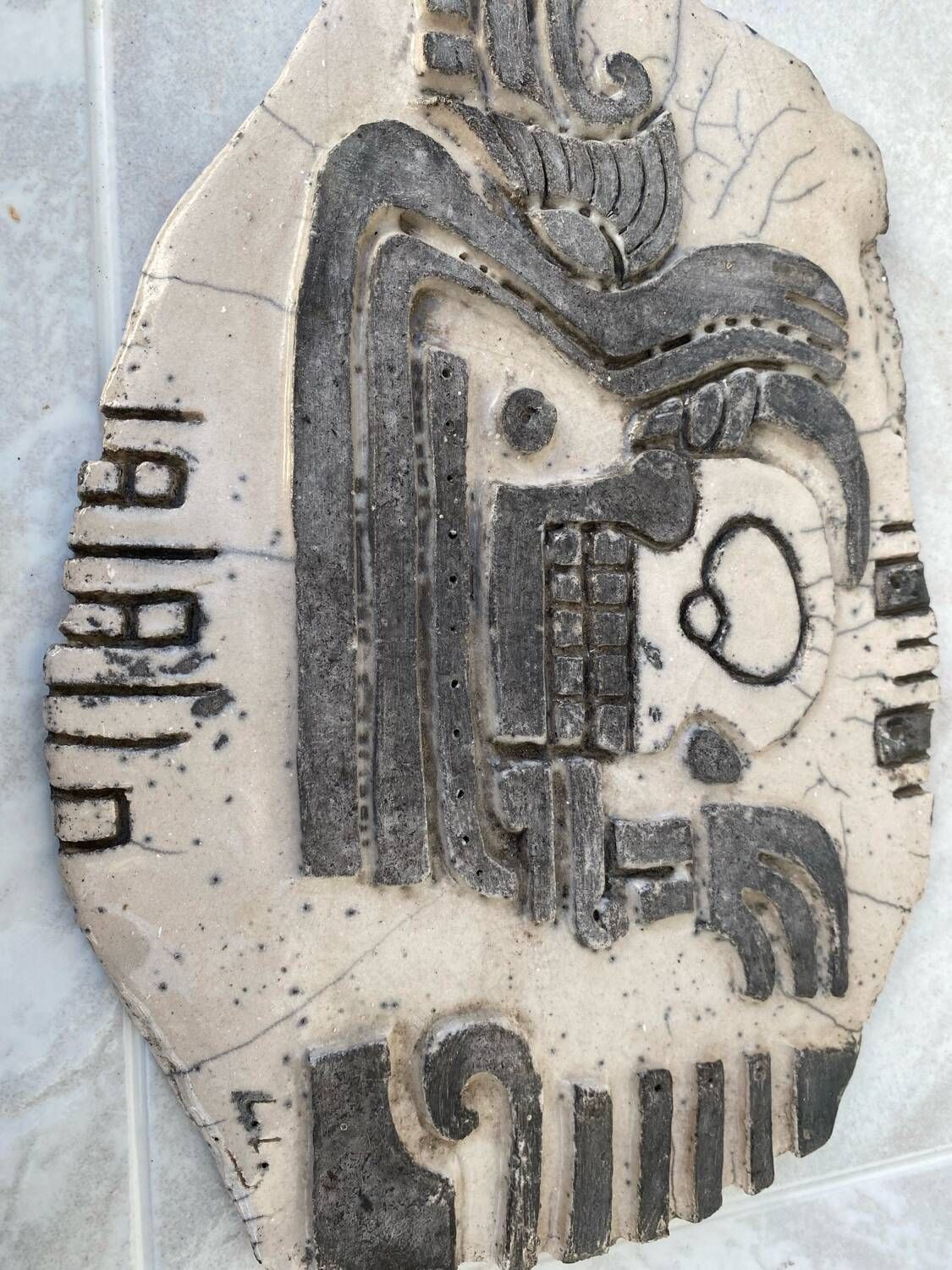 Ceramic wall plaque signed unique piece, pre-Columbian art.