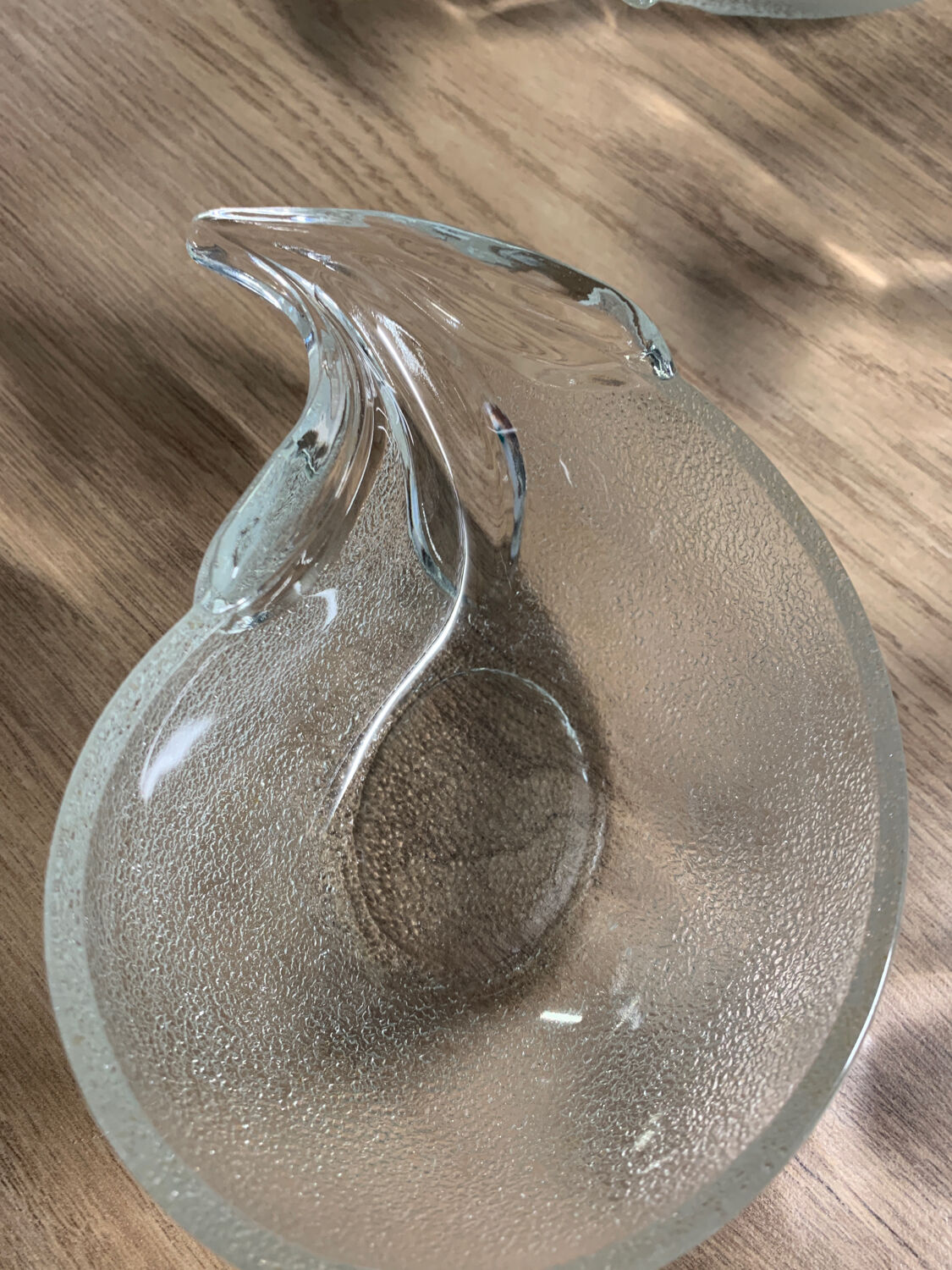 Glass avocado service with avocado decor 7 pieces 1 with an interior crack not perceptible to the touch 1 with an interior crack not perceptible to the touch