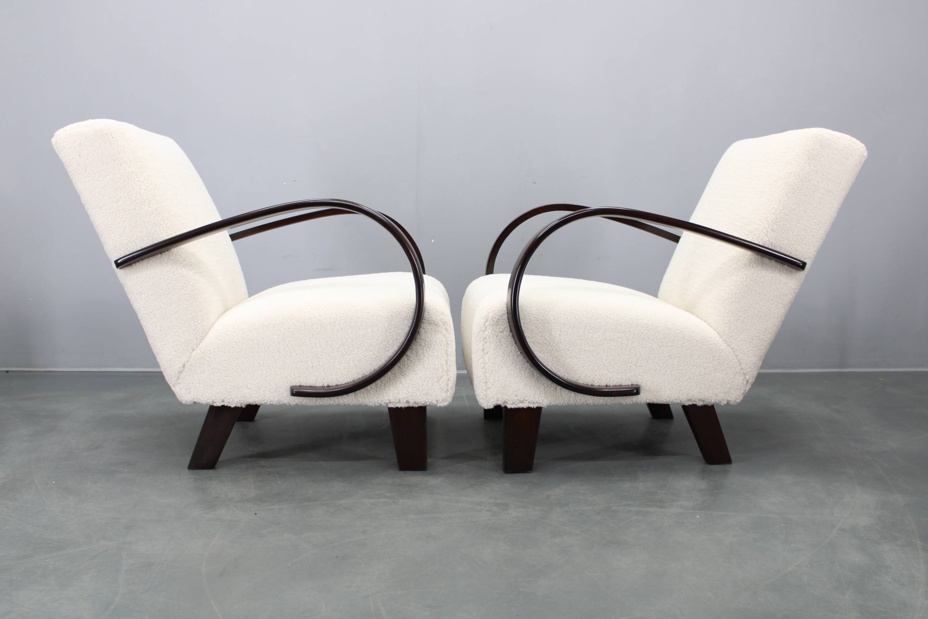1940s Art Deco armchairs by Jindřich Halabala, beech wood upholstered