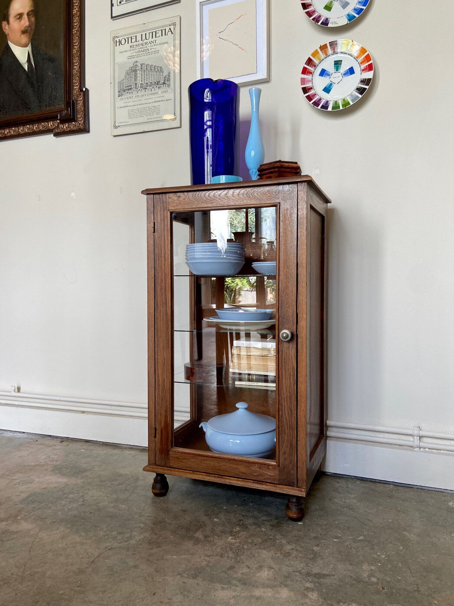 Dark wood display case and transparent glass
