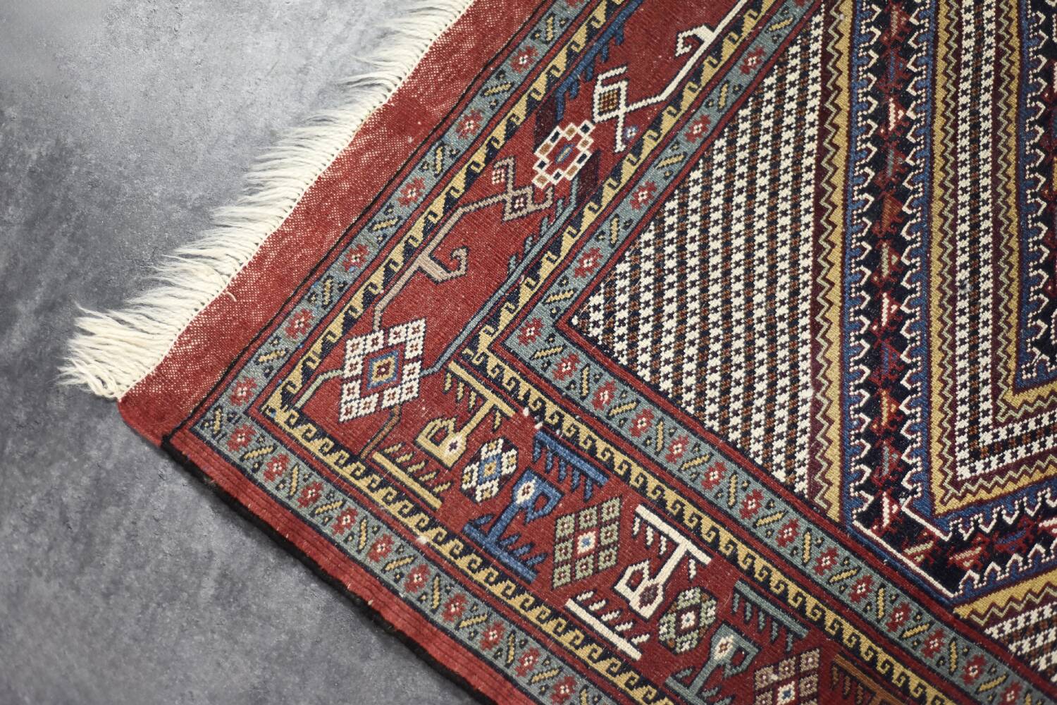 Vintage Hand-Woven Oriental Shiraz Rug, 1960s