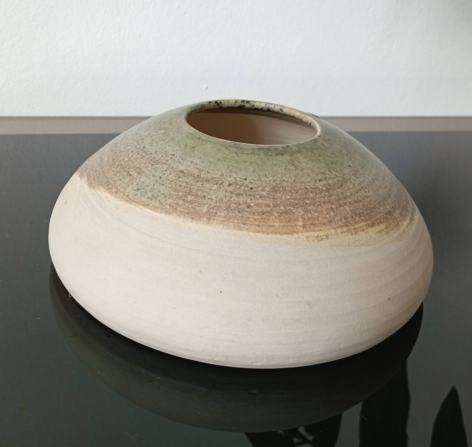 Vintage studio pottery signed - Variegated green and raw earth