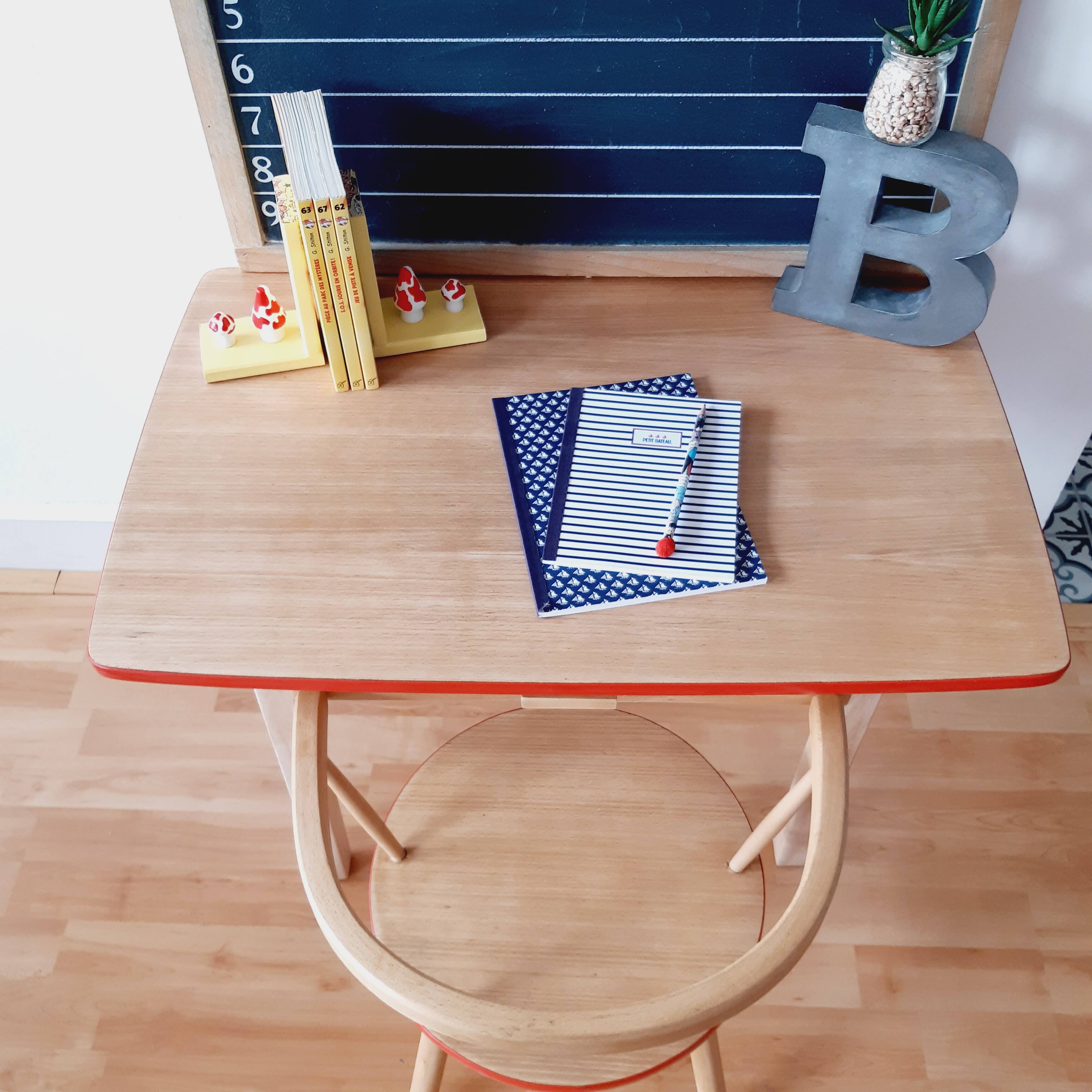 Bureau et chaise enfant vintage