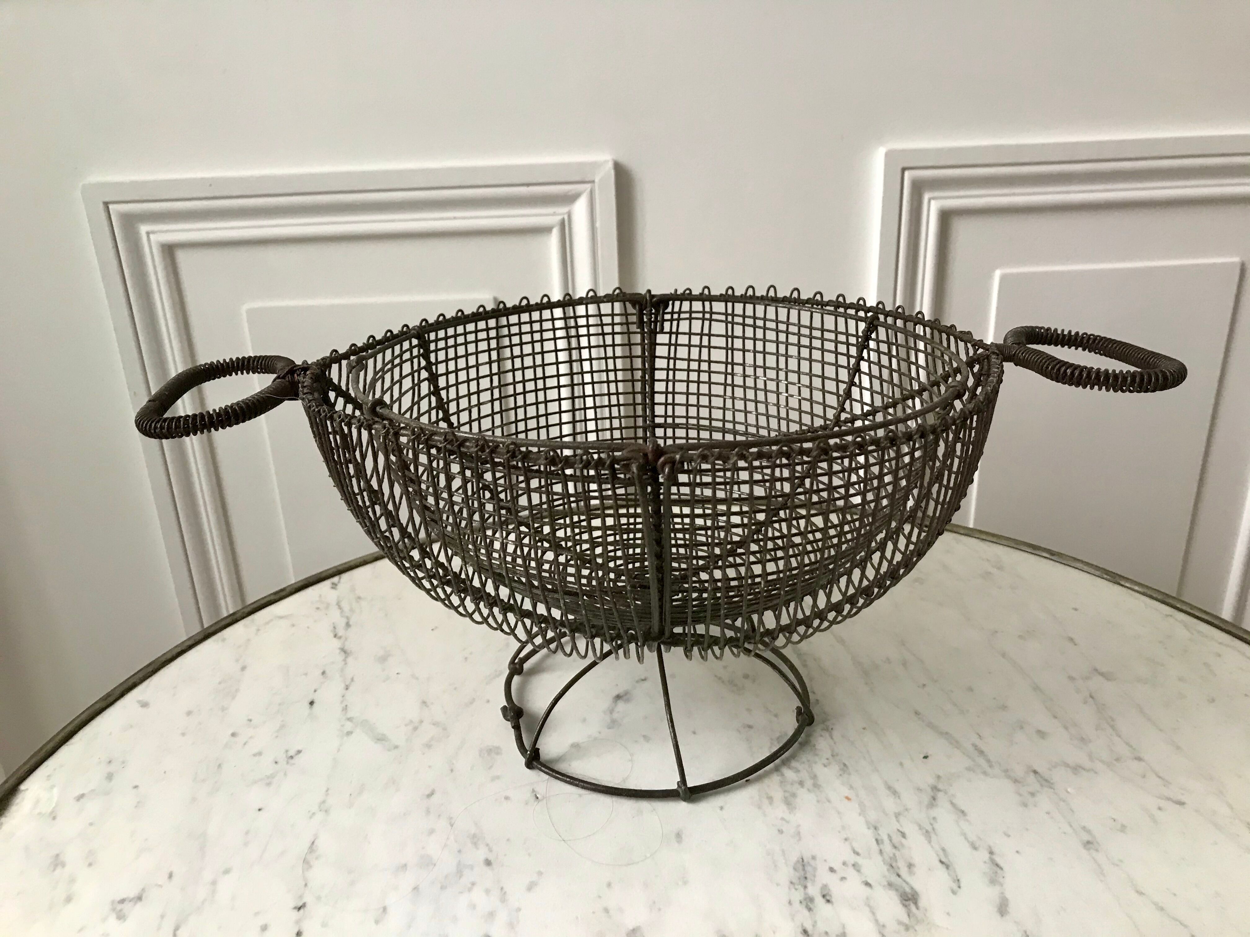 Modular salad basket / egg early twentieth century