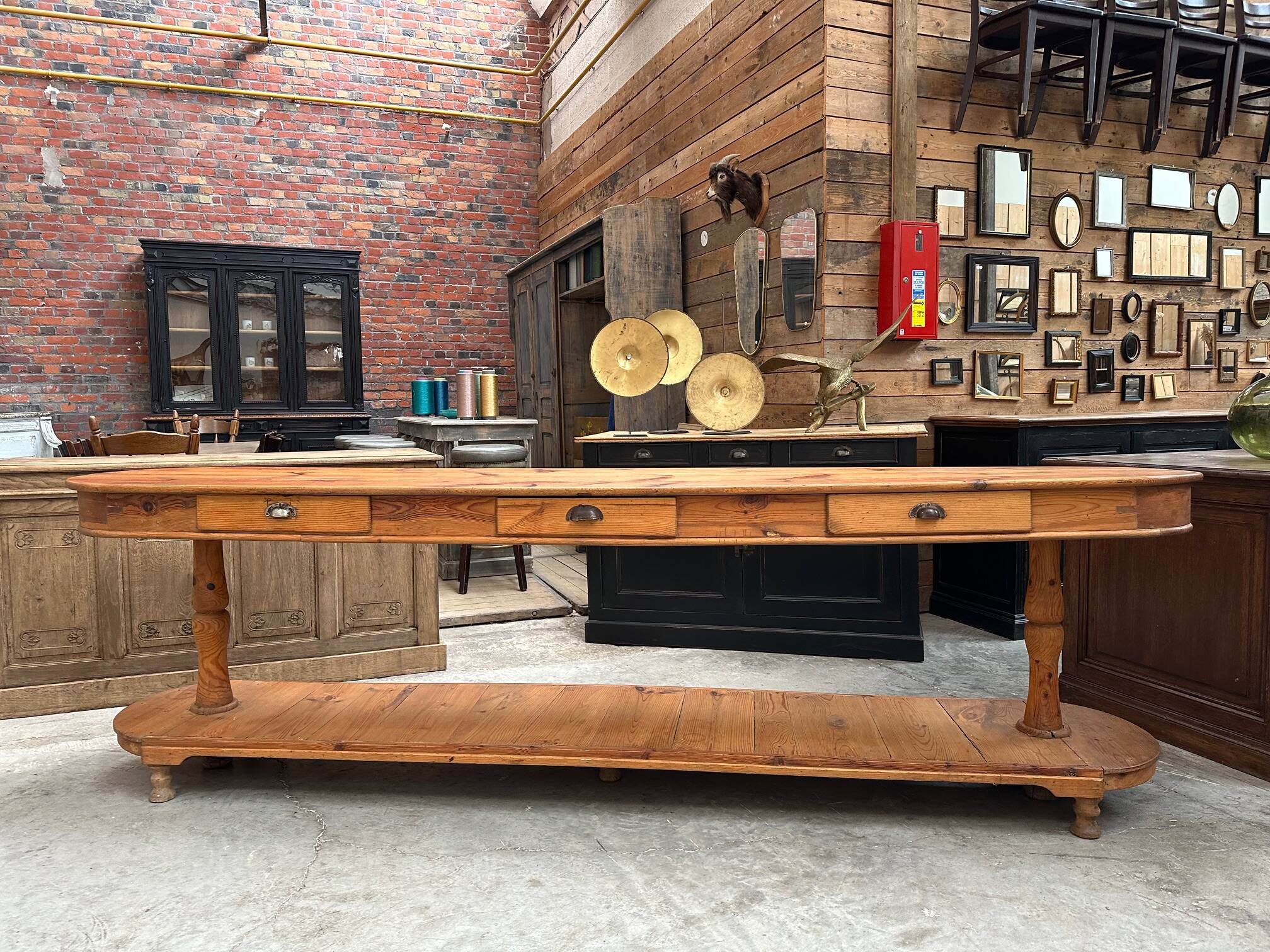 Early 20th century presentation console
