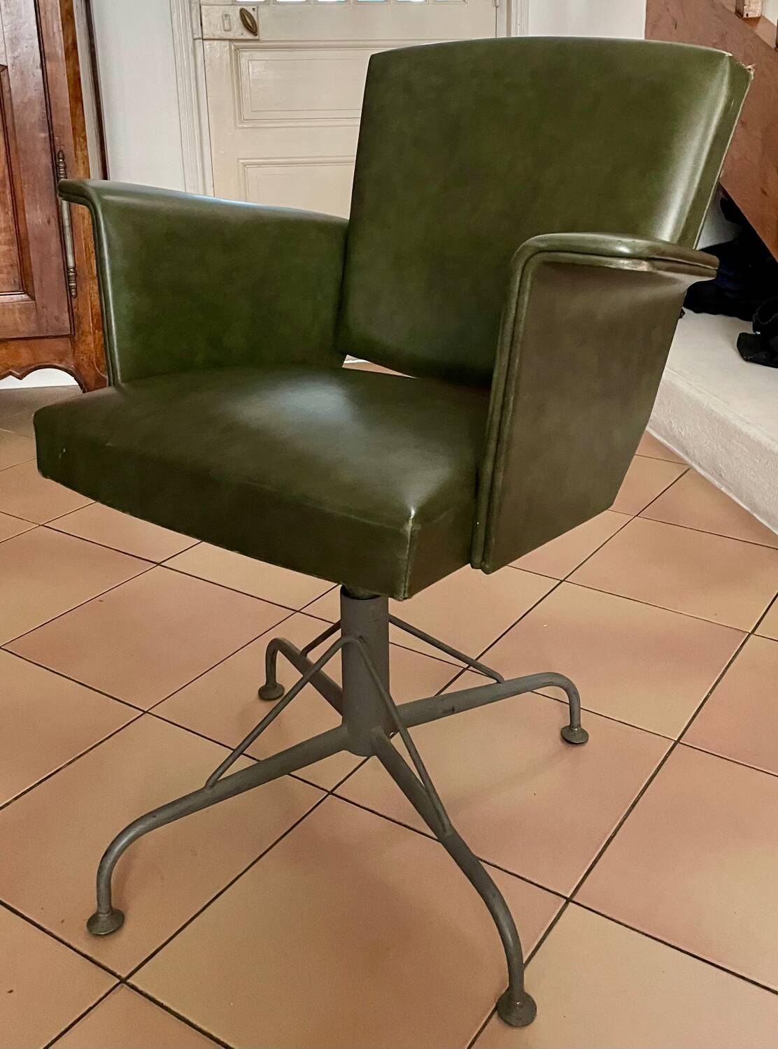 Fauteuil de coiffeur pivotant vintage