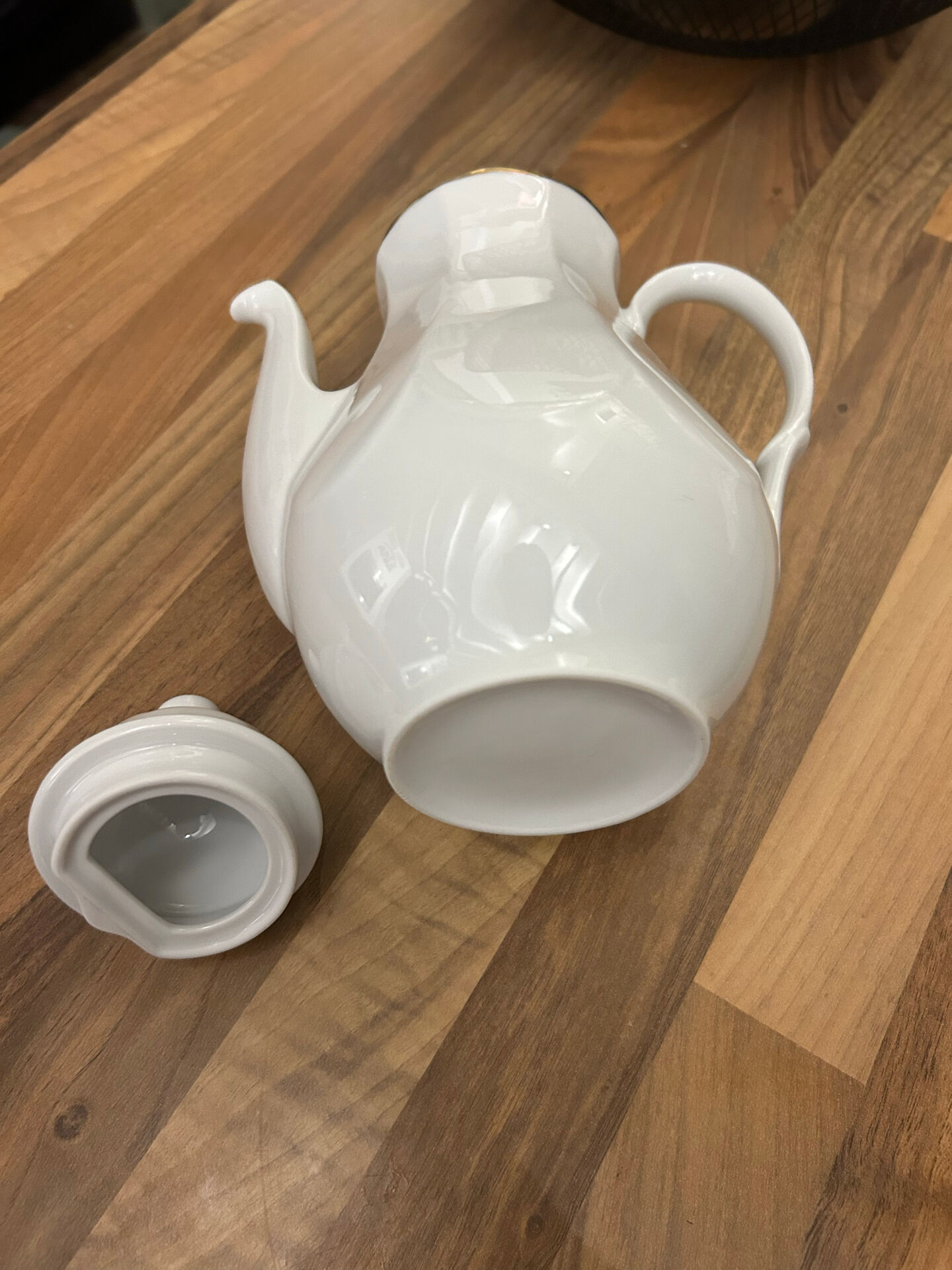 Vintage coffee pot in white porcelain with a gold trim.