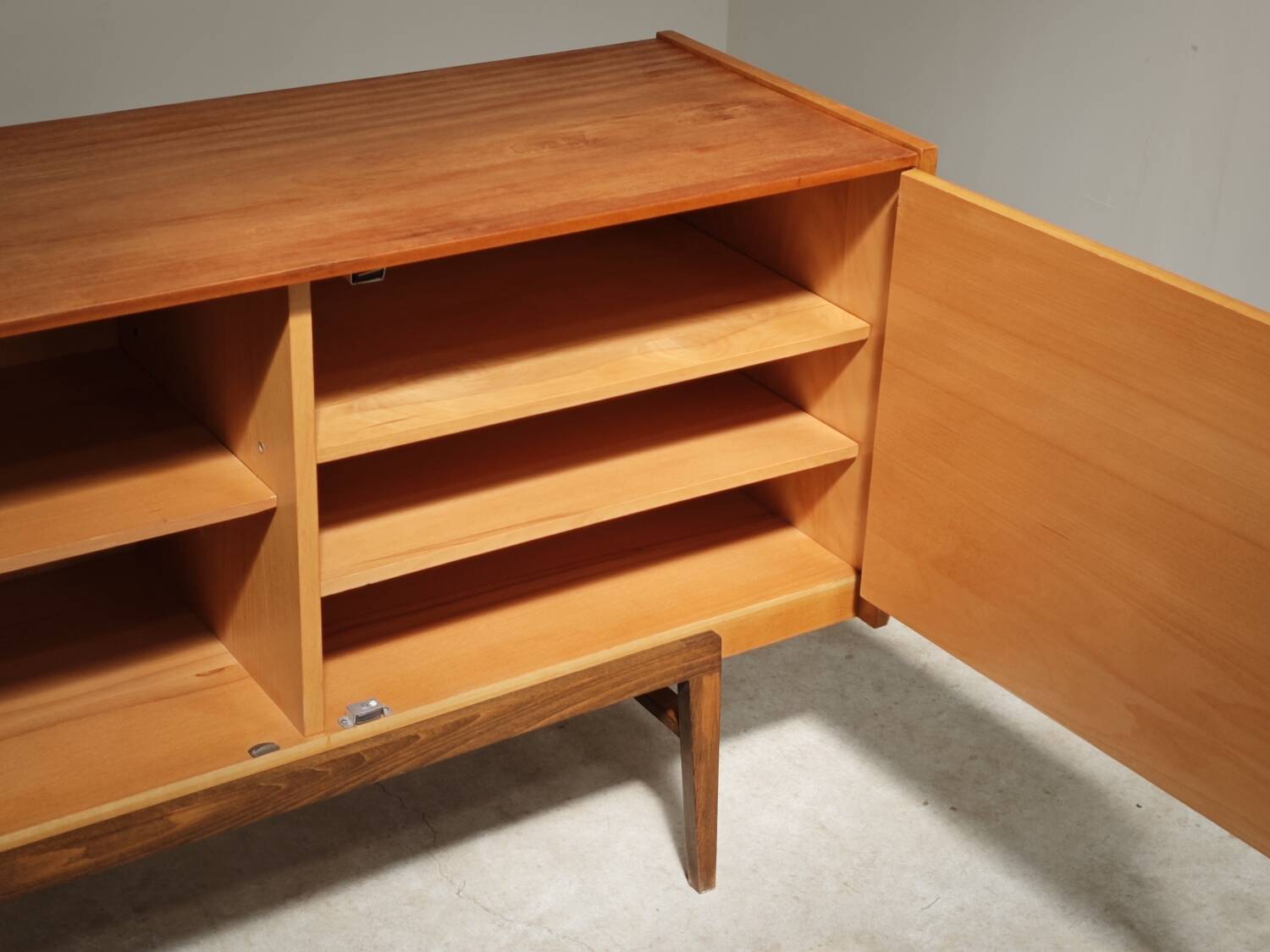 Enfilade meuble de rangement
Frantisek Mezulanik pour Up Zavody
1960