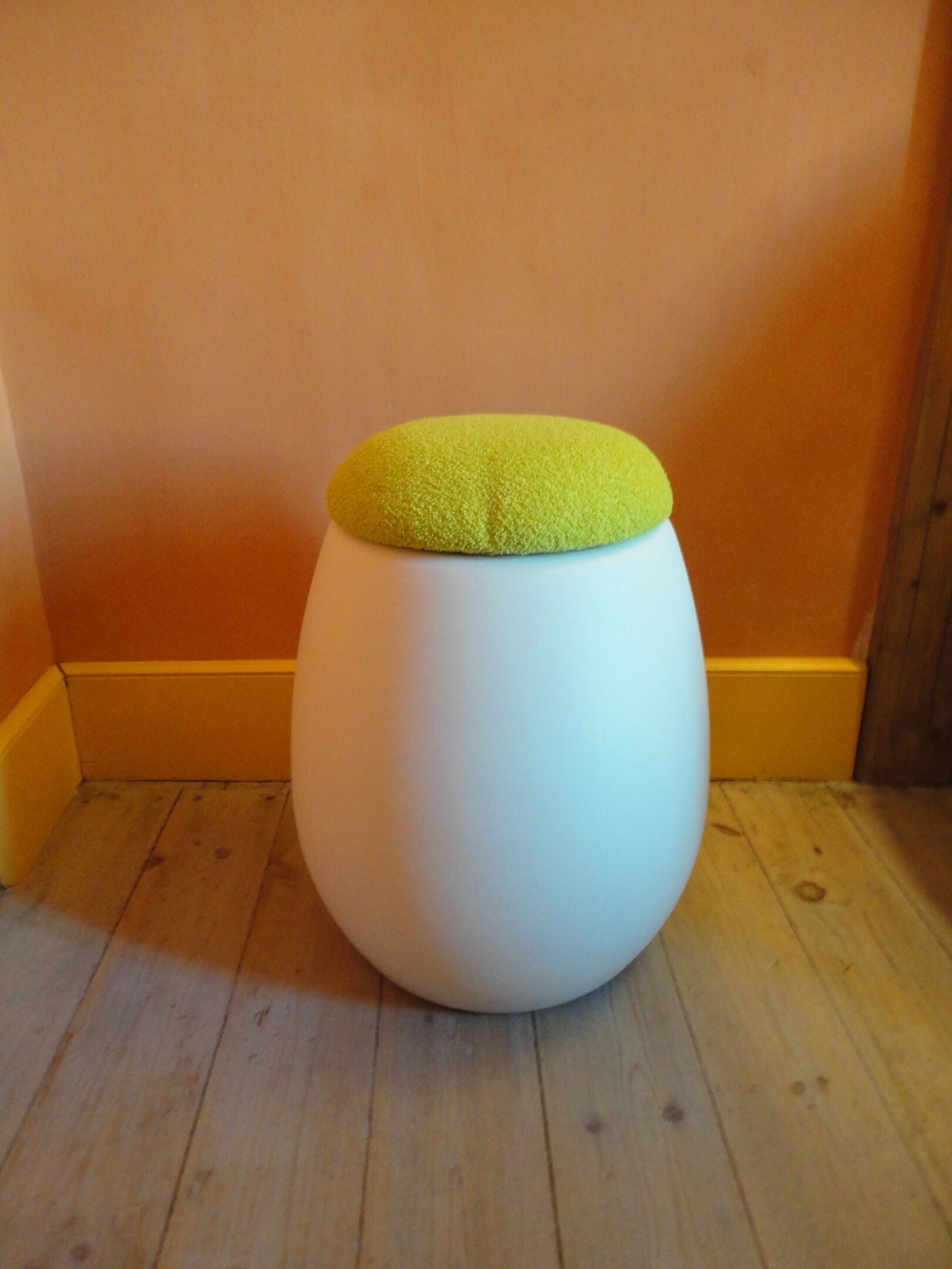 Vintage pouf "egg" Allibert