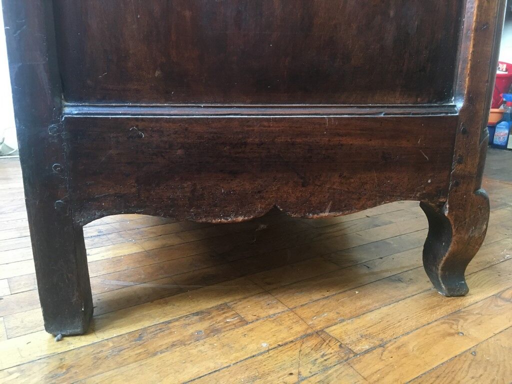 18th century Lyonnaise Louis XV walnut dresser