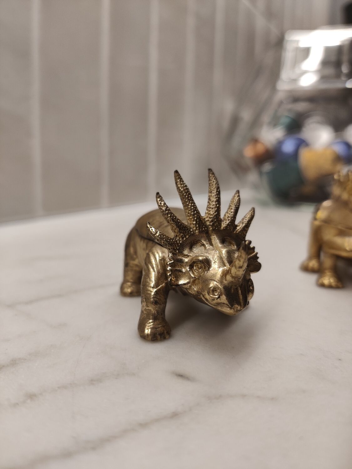 Paire de boîtes dinosaures en laiton