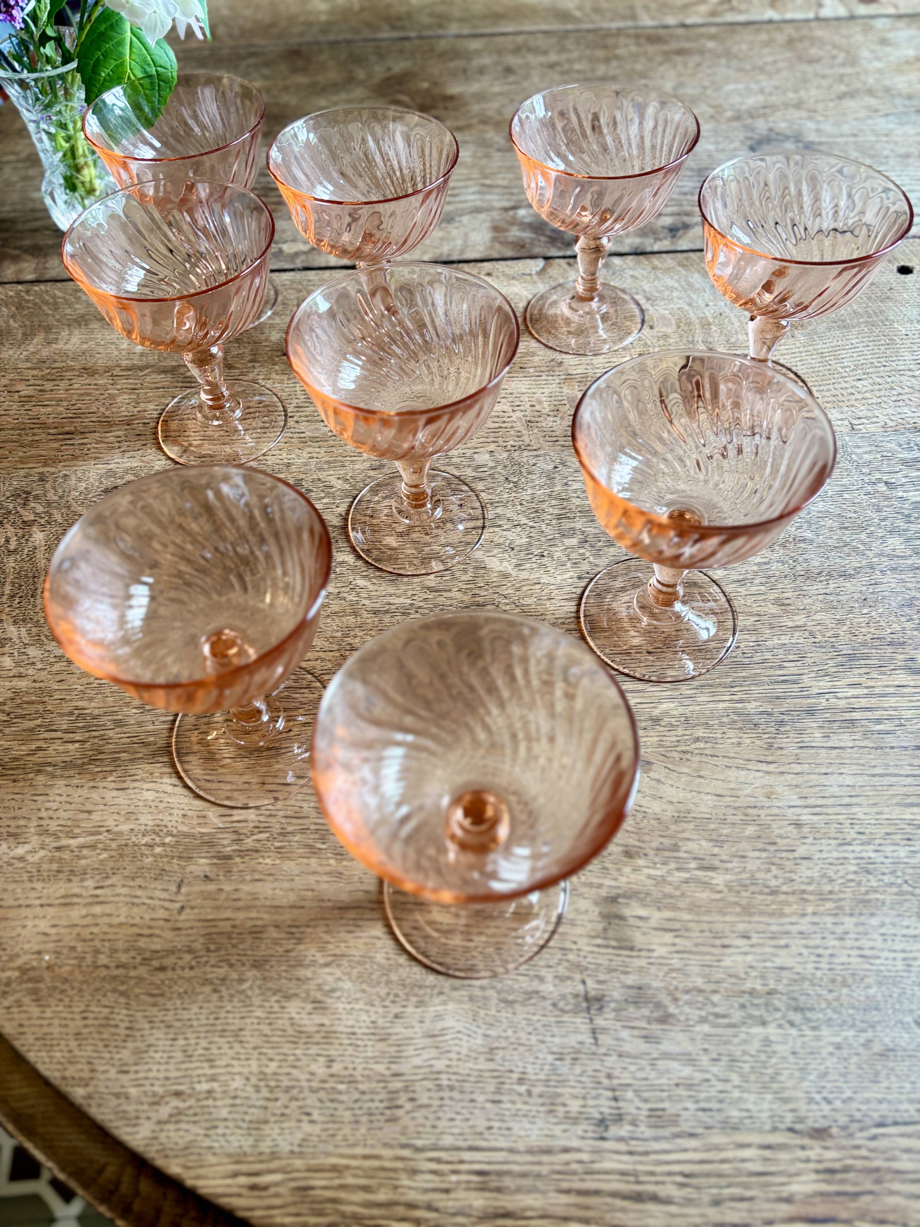 Lot de 9 coupes  à champagne vintage en rosaline
