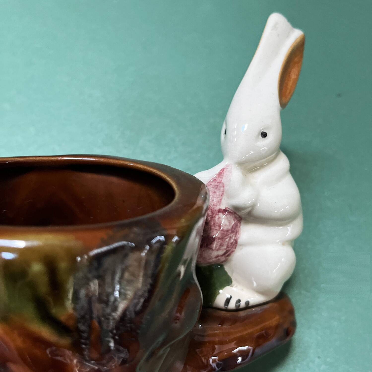 Ceramic rabbit pot from the early 20th century.