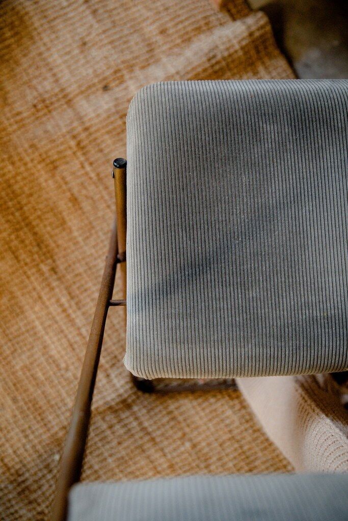 Folding velvet chair