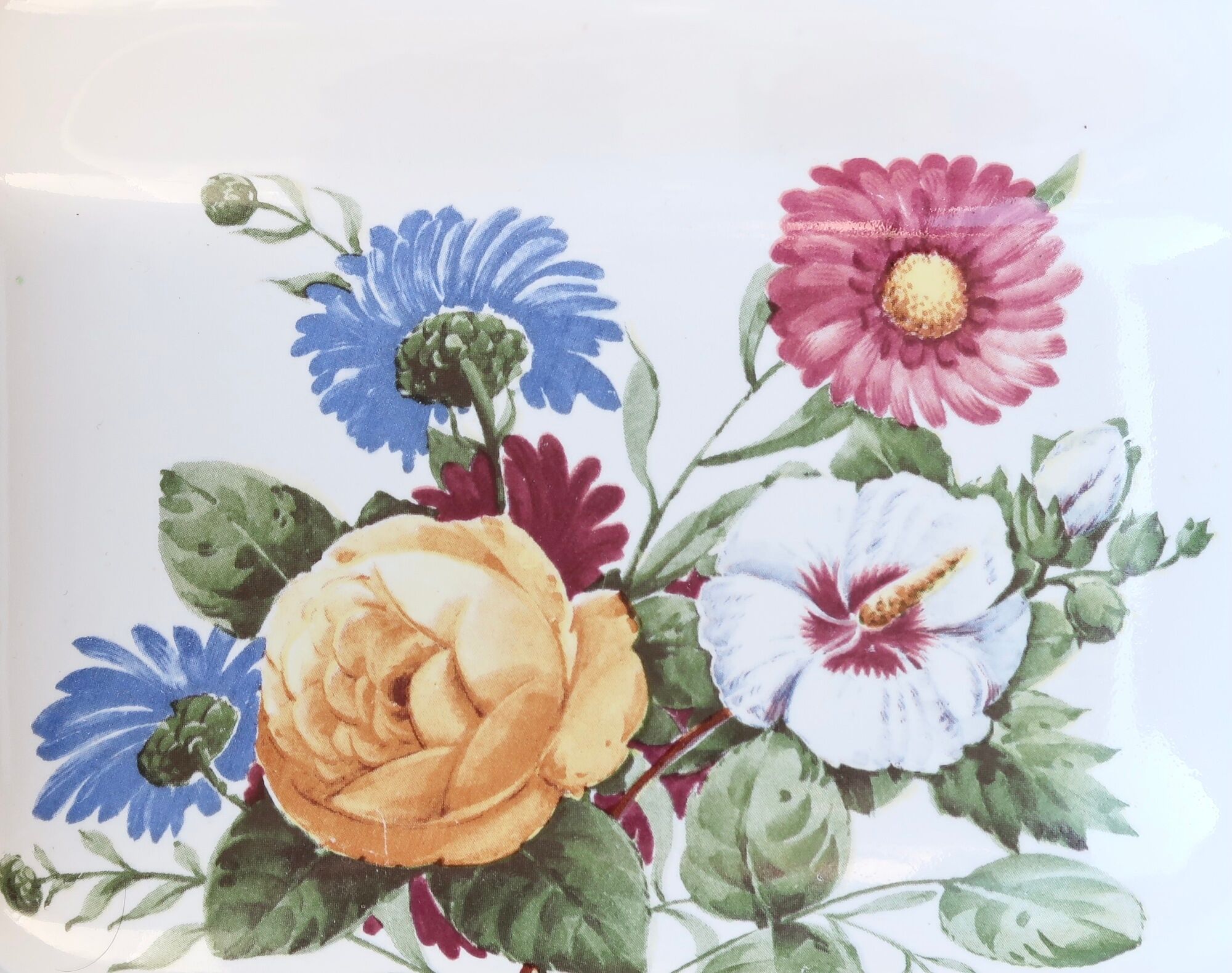 Porcelain toilet paper dispenser from Paris