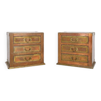 Paire de tables de chevet en bois, laiton et cuivre