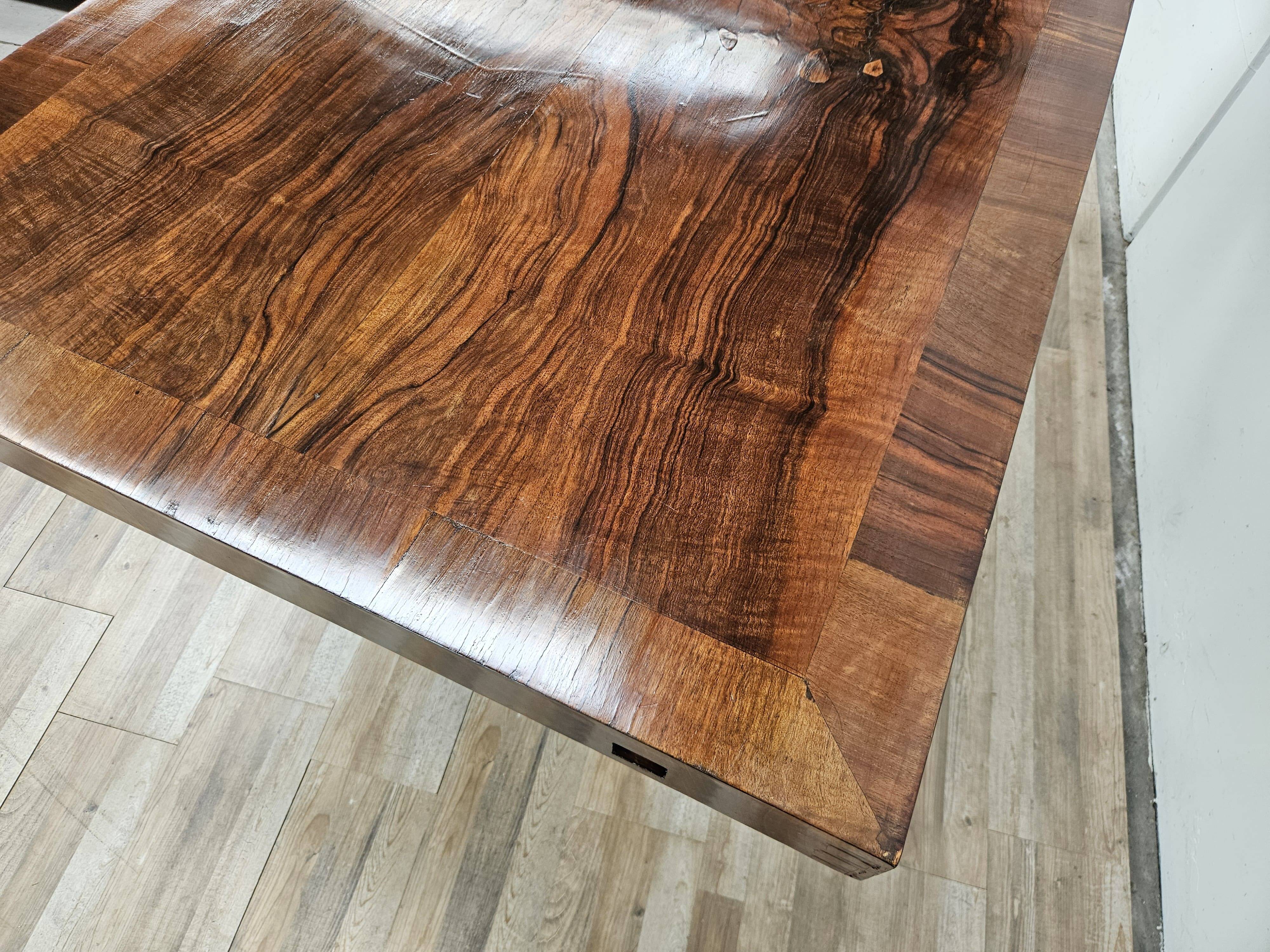 Art Decò dining table in walnut burl, 1940