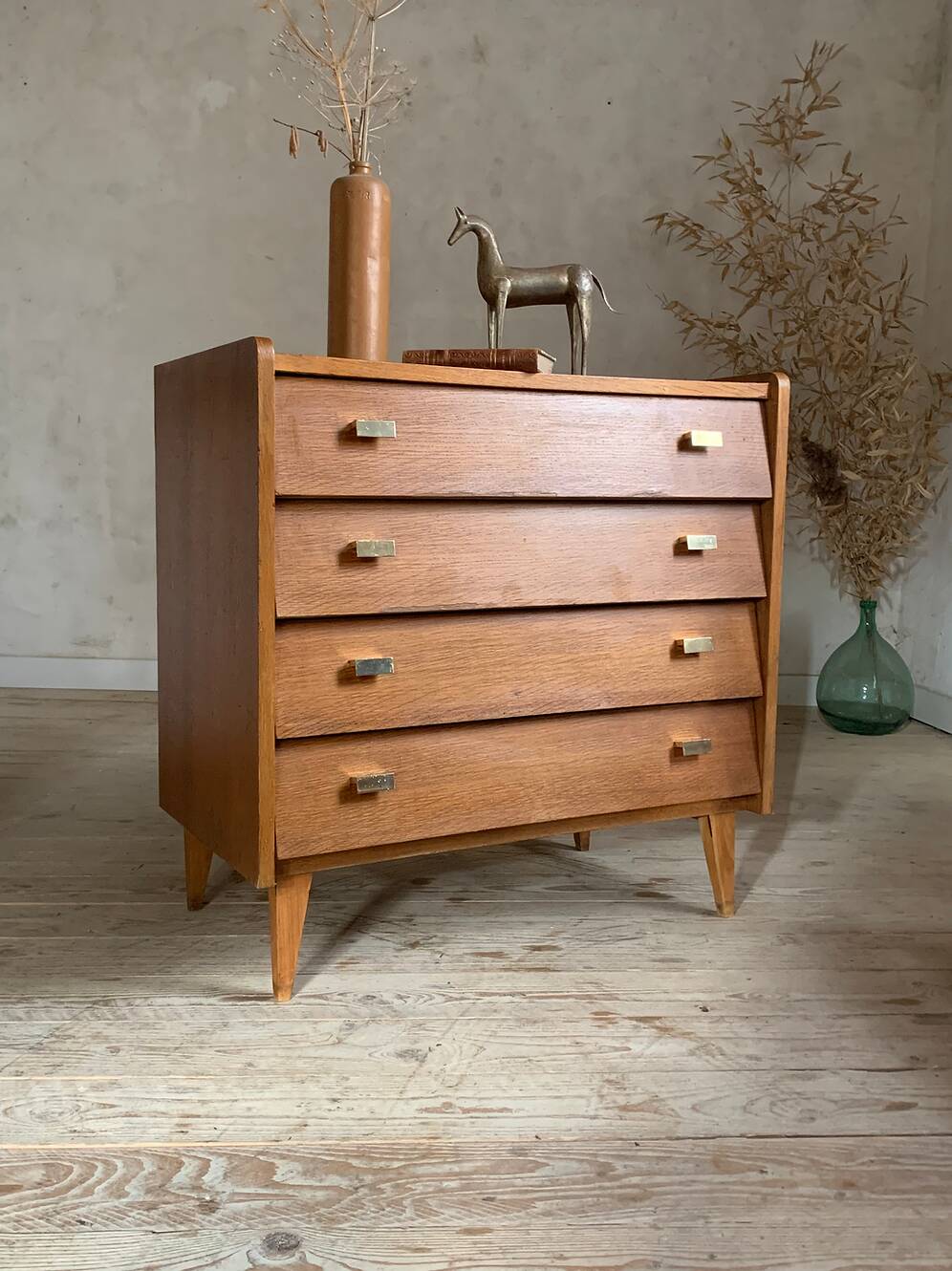 Vintage oak chest of drawers with 4 drawers