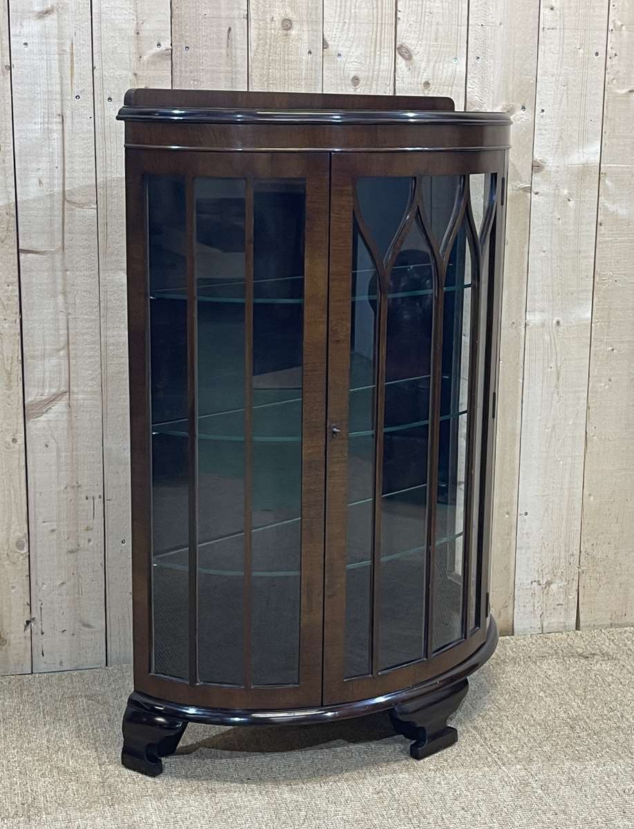 English mahogany showcase from the 1930s