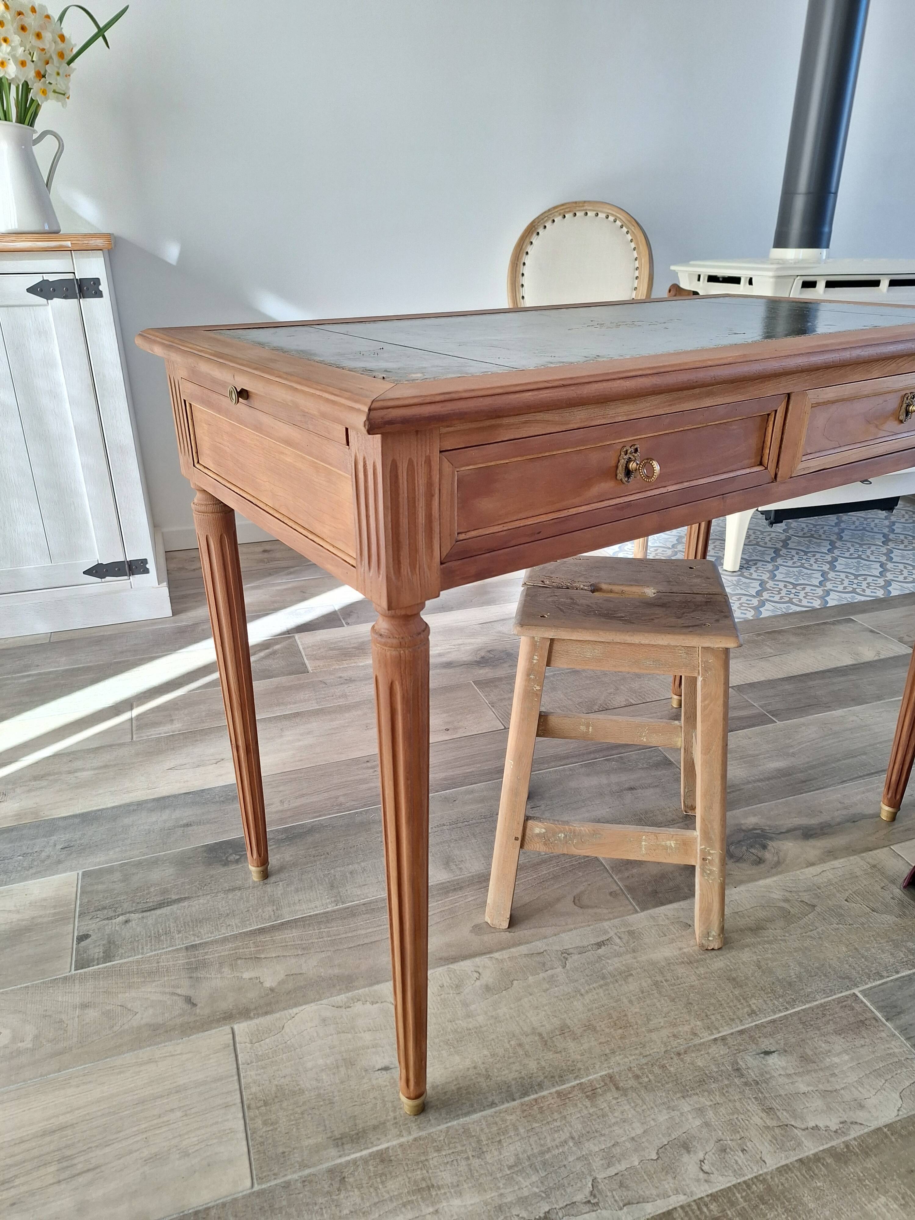 Extendable desk in solid wood in Louis XVI style