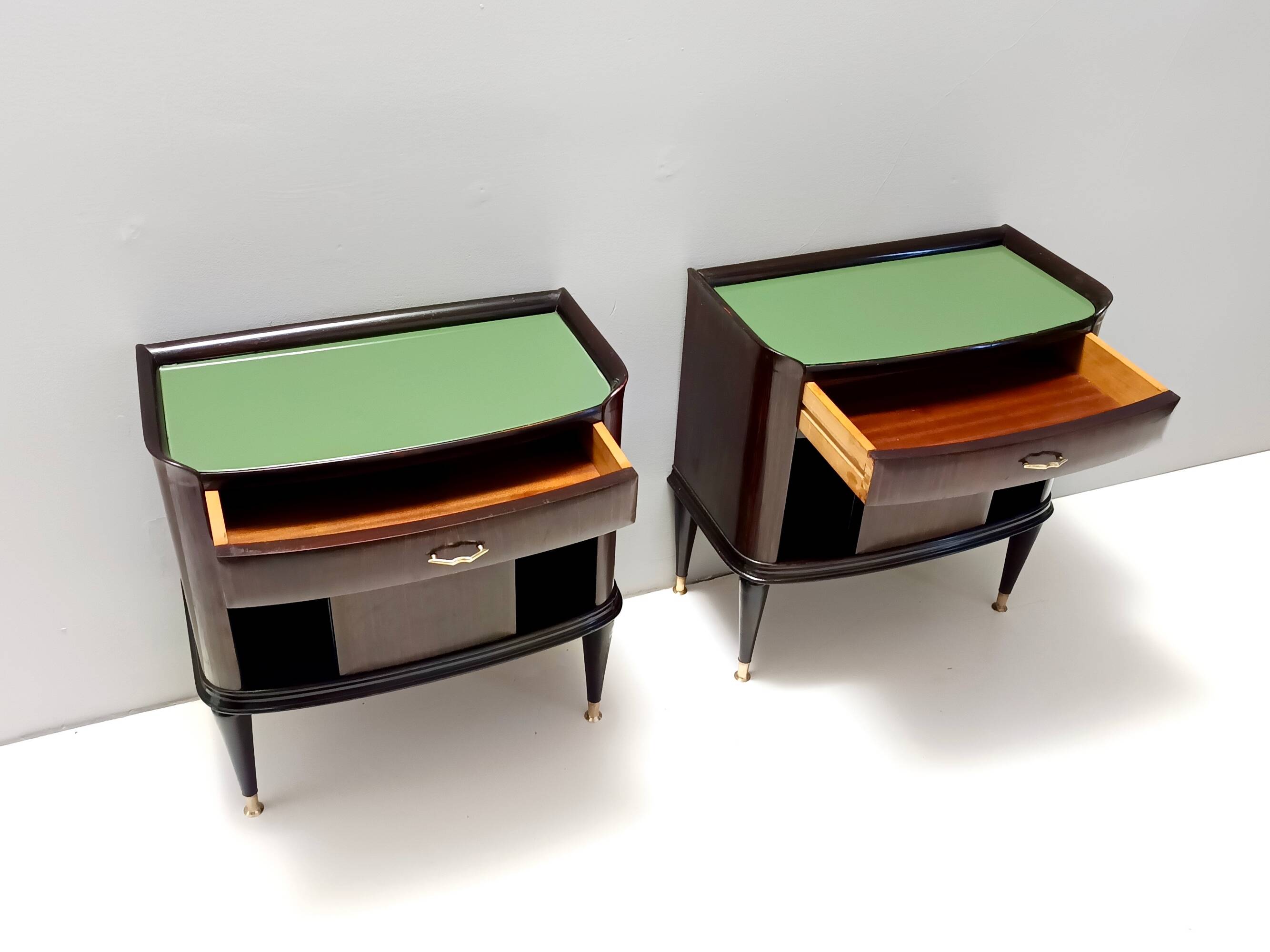 Pair of Walnut, Beech and Glass Nightstands in the Style of Tomaso Buzzi, Italy