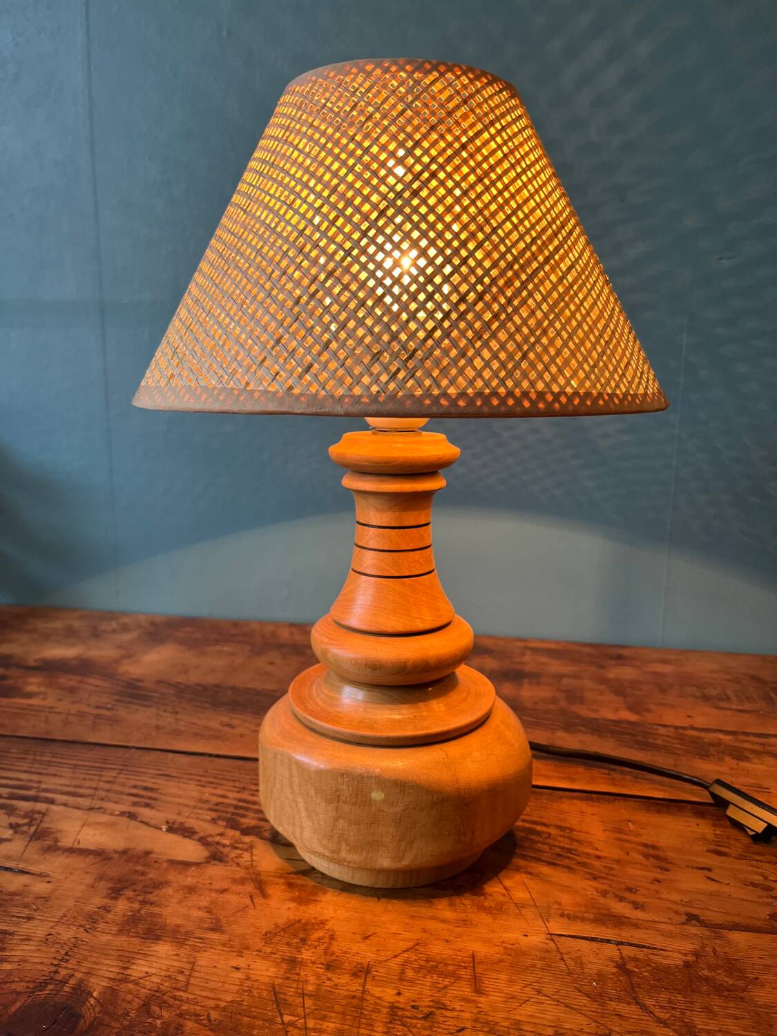 Table lamp with solid wood base, manual work