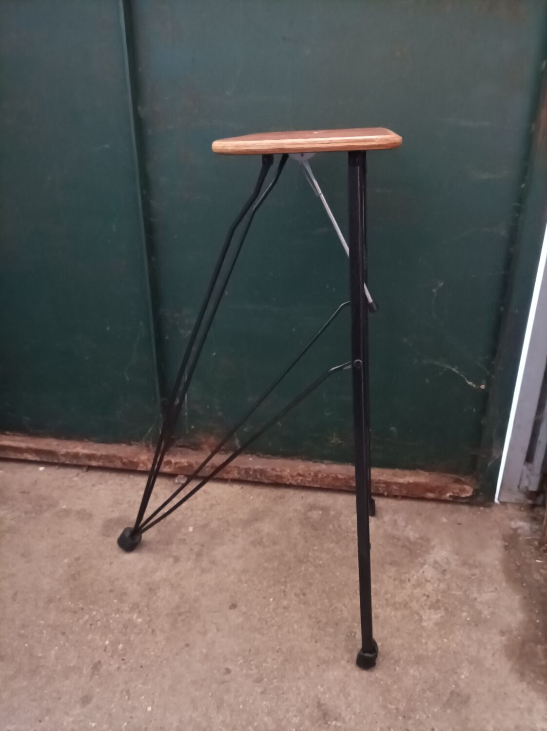 Design year 70 industrial stool "dragonfly"