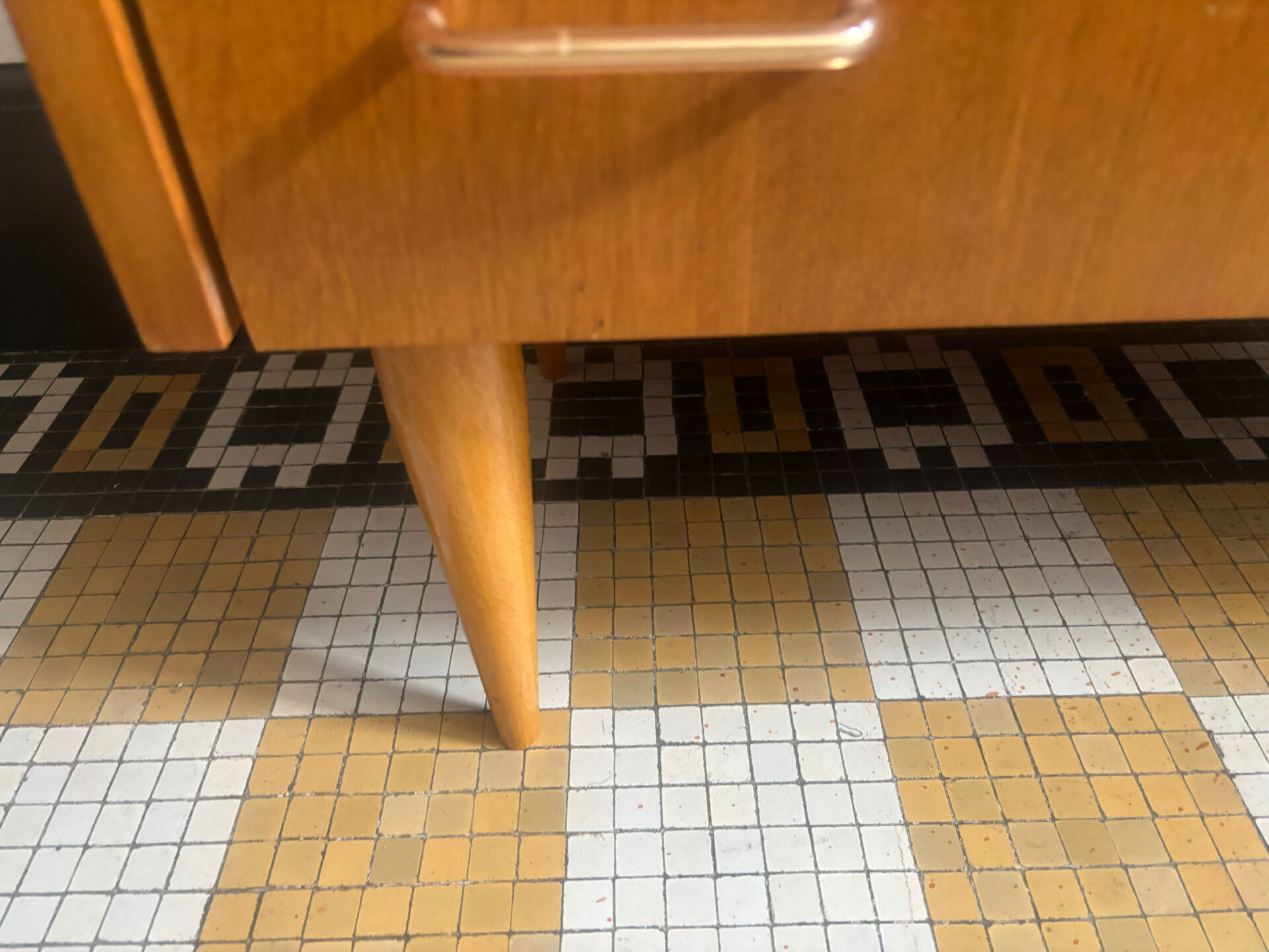Commode moderniste des années 60