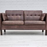 Années 1970, canapé classique danois 2 places, cuir marron d'origine.