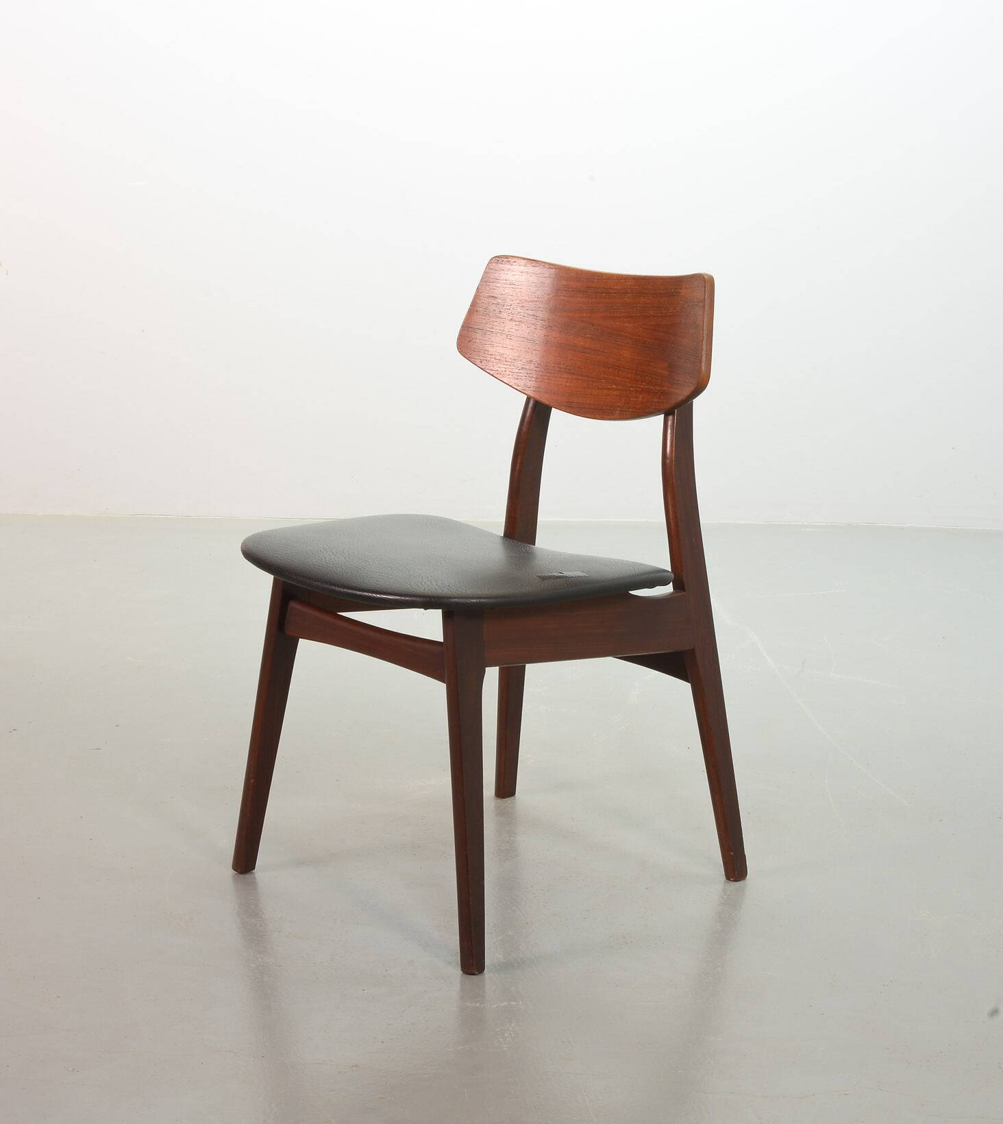 Elegant Set of 2 Webe Teak Wooden Dining Chairs by Louis van Teeffelen, 196