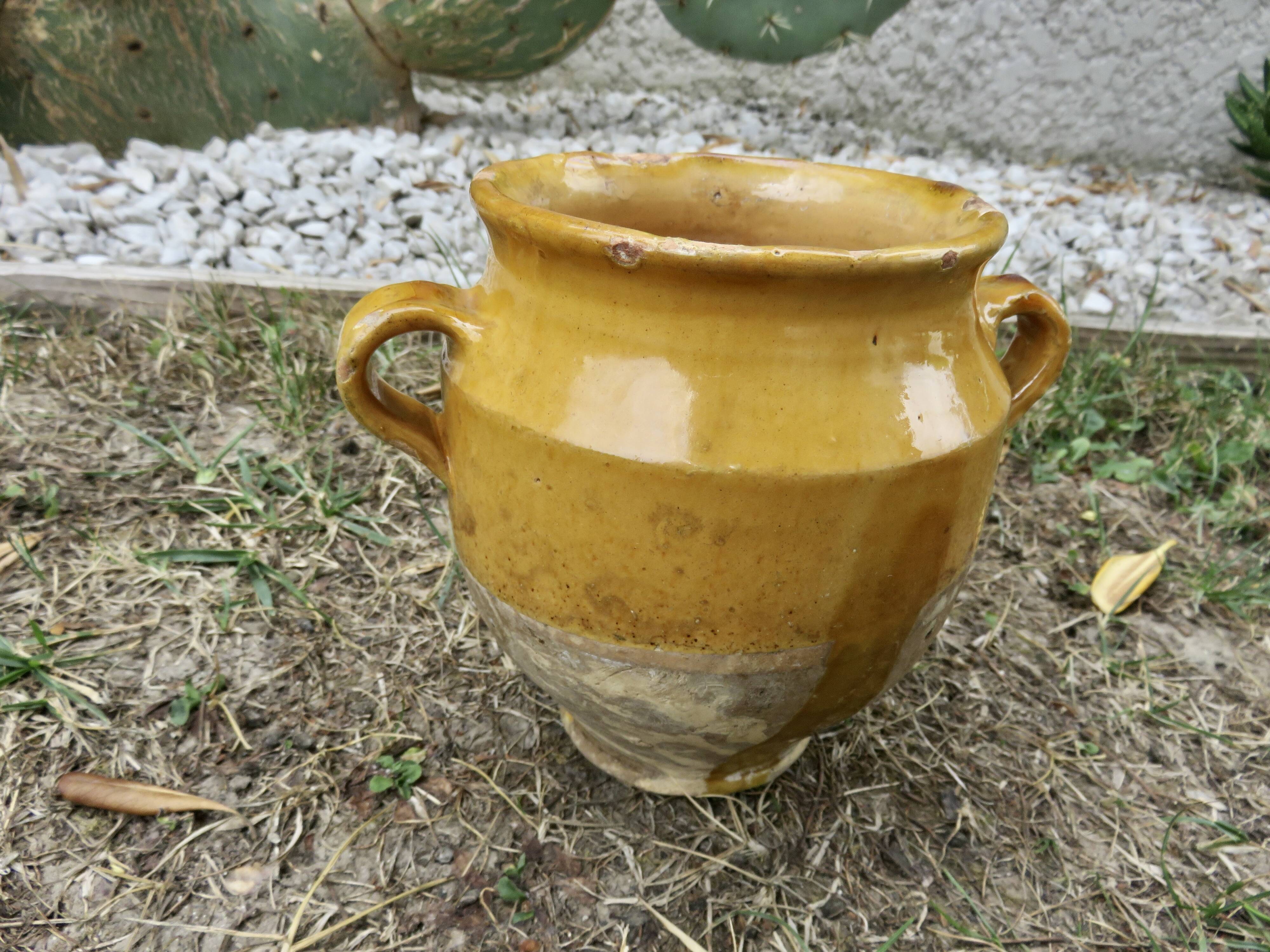 Small glazed yellow terracotta pot, south-west of France early 20th century.