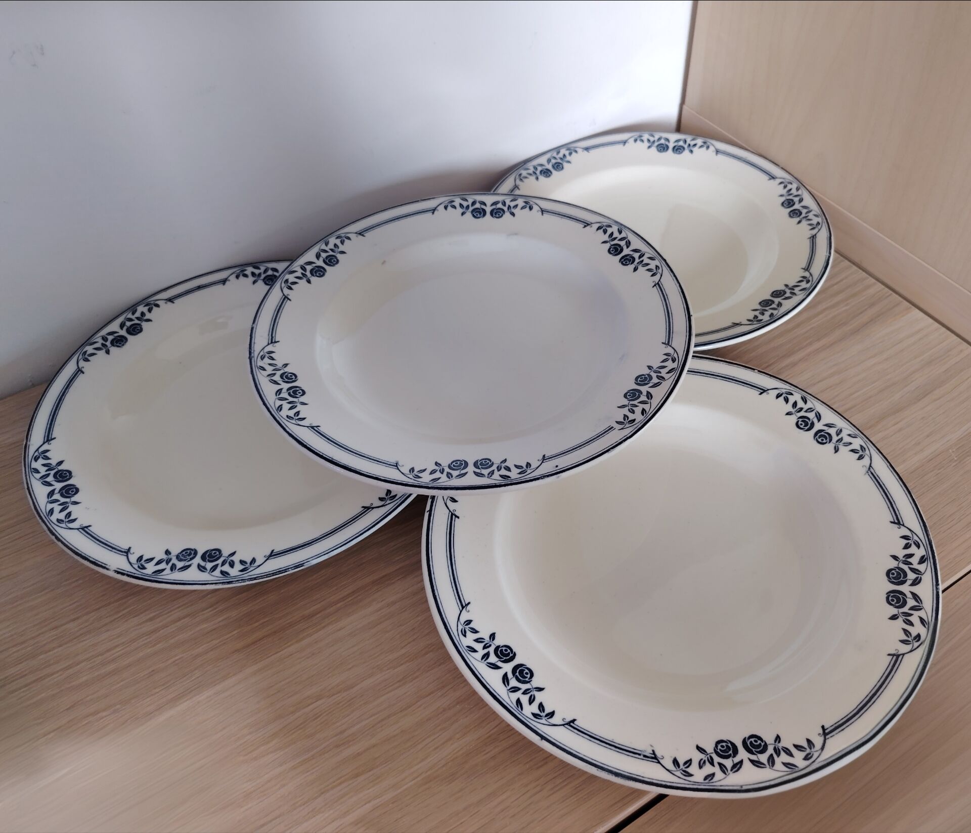 4 deep plates Saussure Ironstone