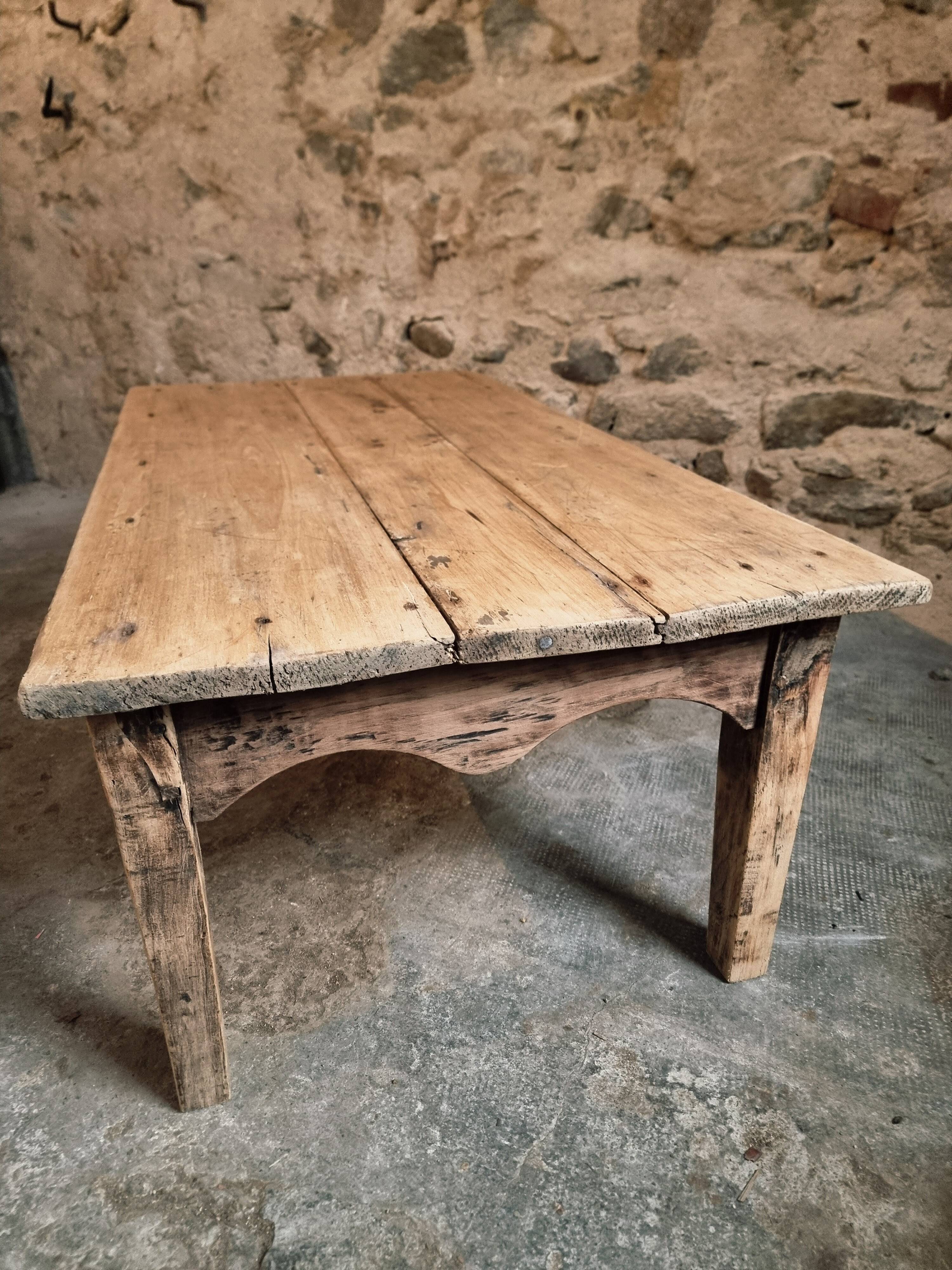 Antique French coffee table in pine with an oak skirt (18th–19th century)