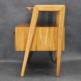 Table de chevet en érable, style milieu du siècle, années 1960, avec étagère en verre opale, restaurée, Tchécoslovaquie