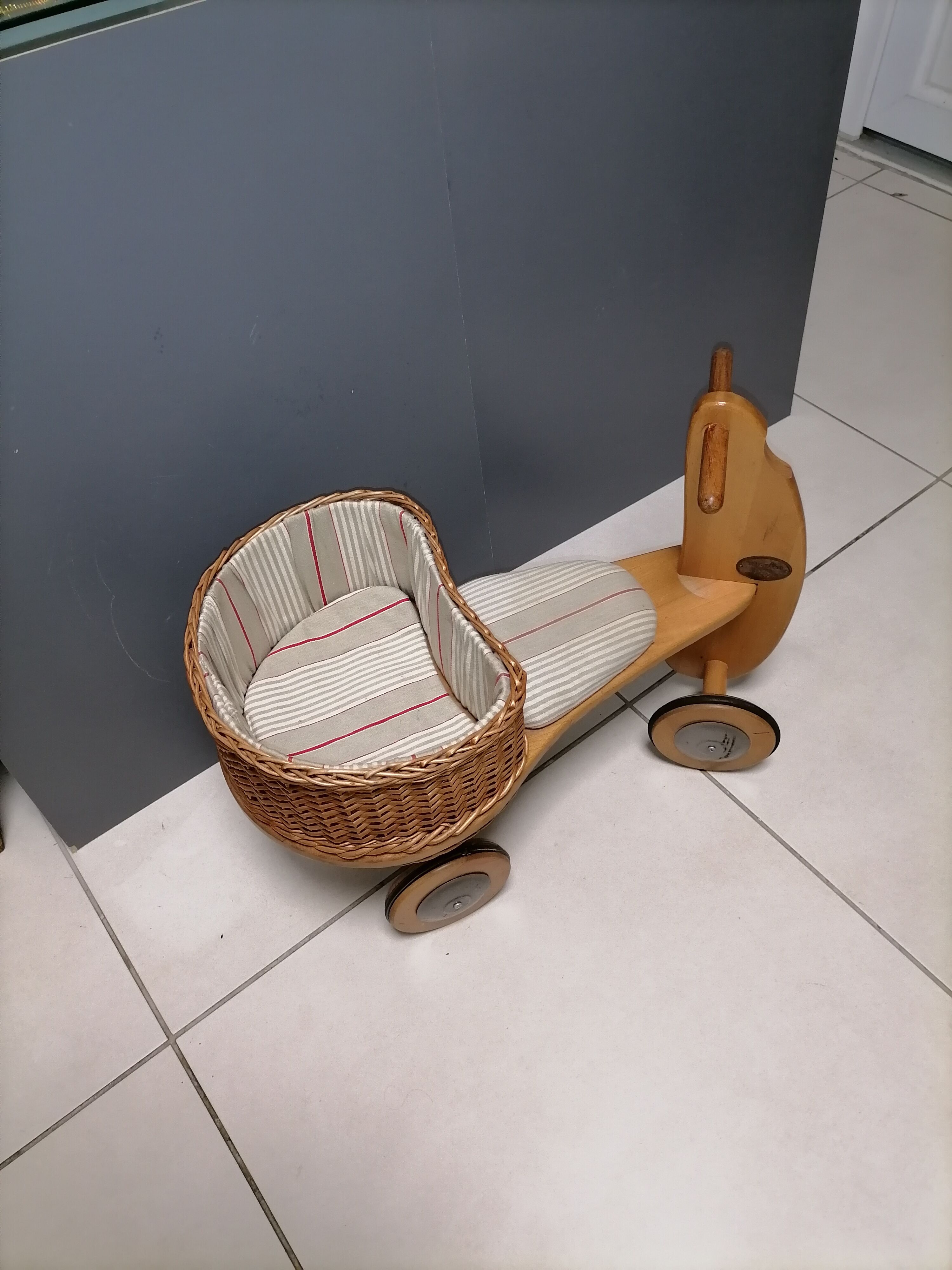 Vintage carrier trotter