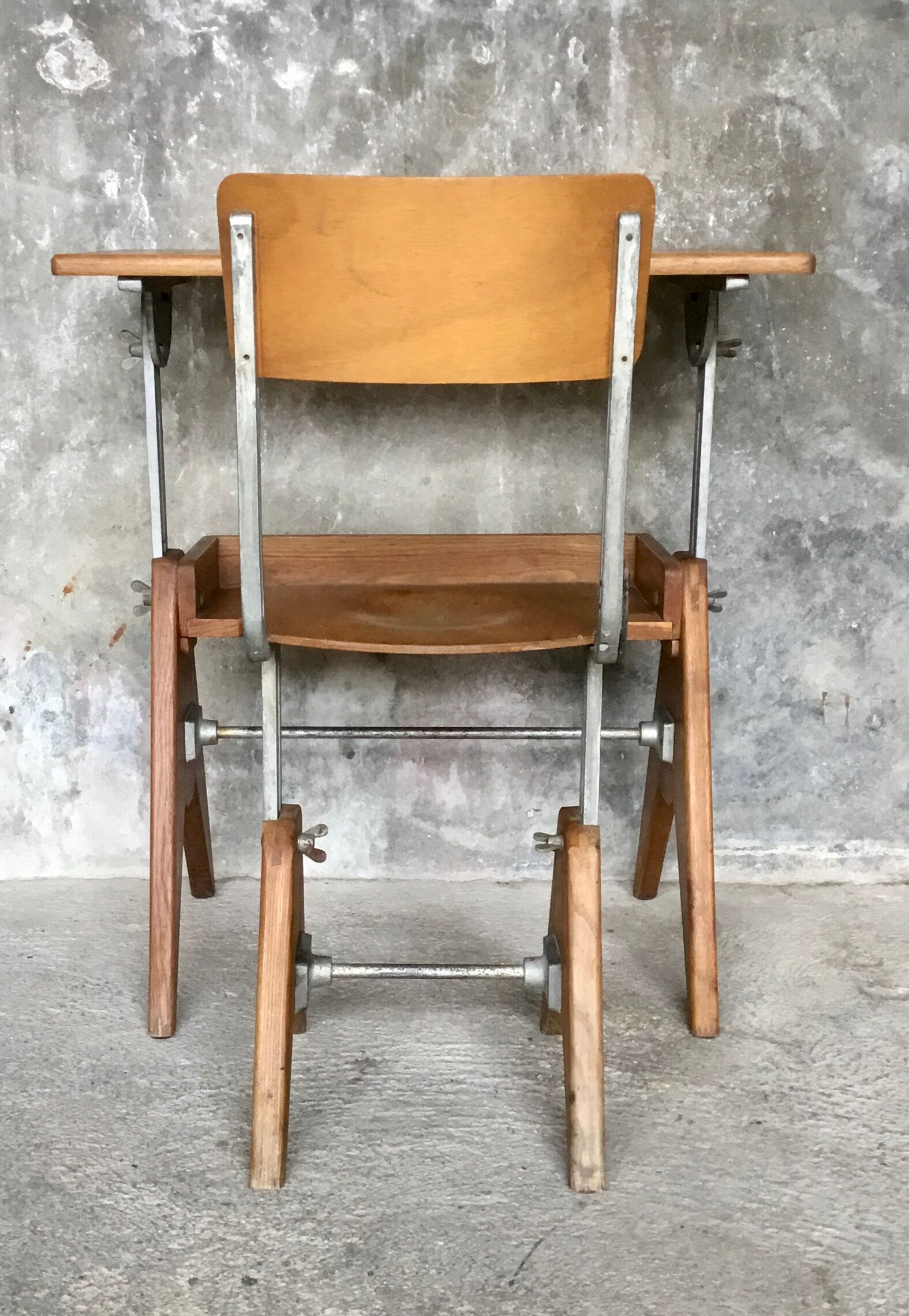 Adjustable Modernists desk and children's chair - Ets. Levant & Godefroy - design 1950